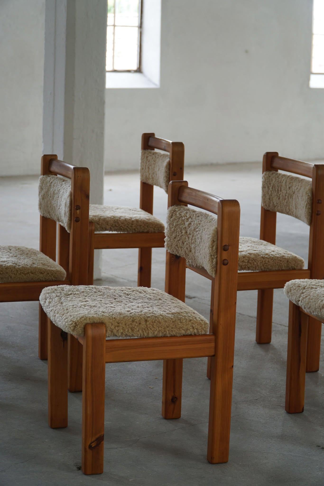 Danish Modern, A Set of 6 Brutalist Dining Chairs in Pine & Lambswool, 1970s For Sale 1