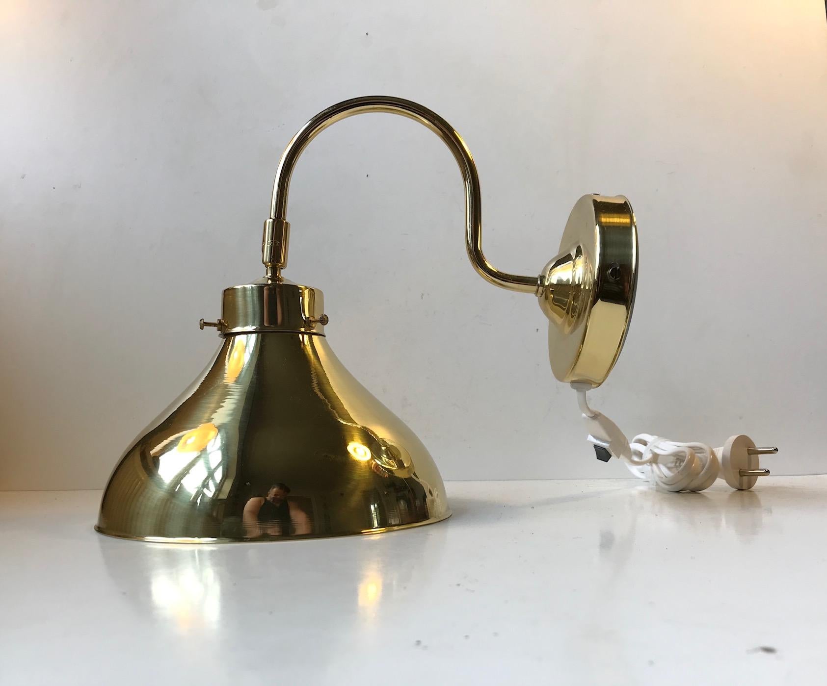 Danish Modern Adjustable Brass Wall Light by Abo Metalkunst, 1970s In Excellent Condition For Sale In Esbjerg, DK