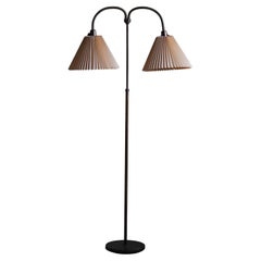 The Moderns, lampadaire à bras articulé réglable en laiton, milieu du siècle, années 1950