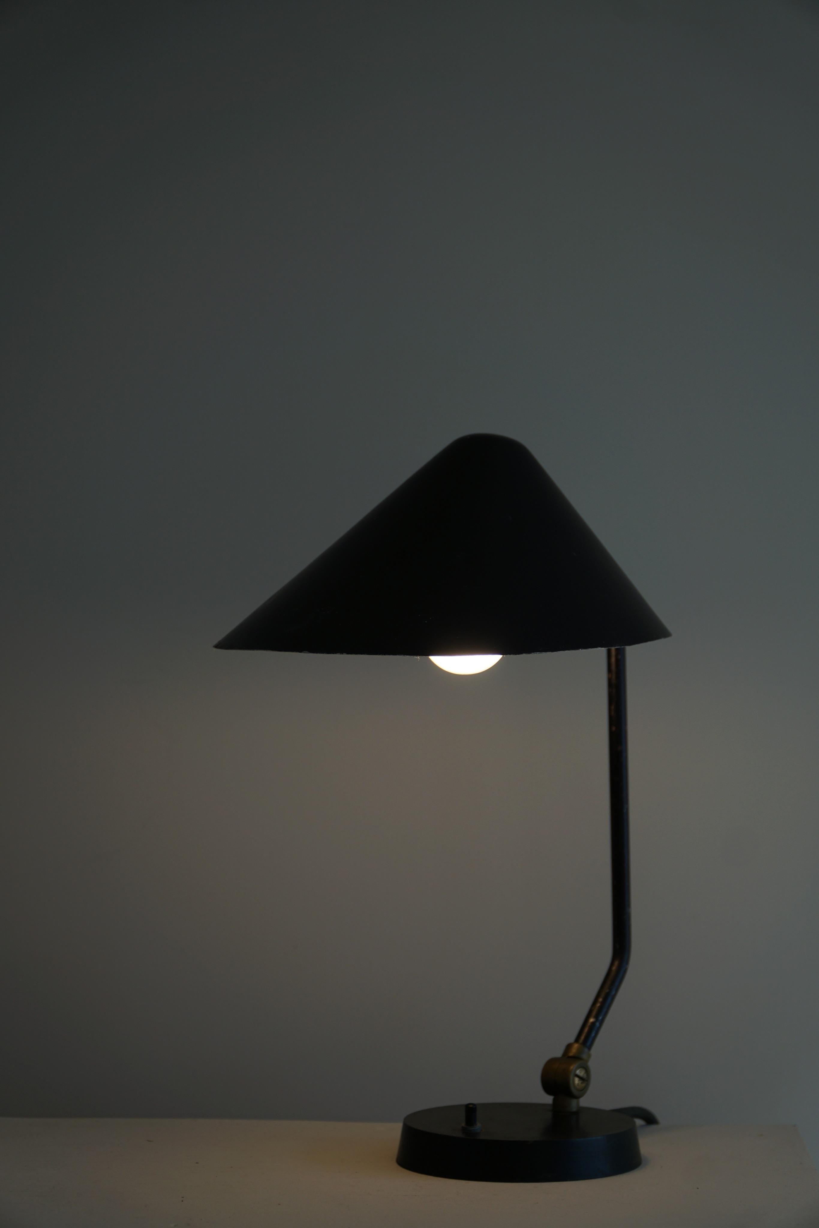 Danish Modern Adjustable Table Lamp in Metal, Made by Louis Poulsen, 1950s For Sale 5