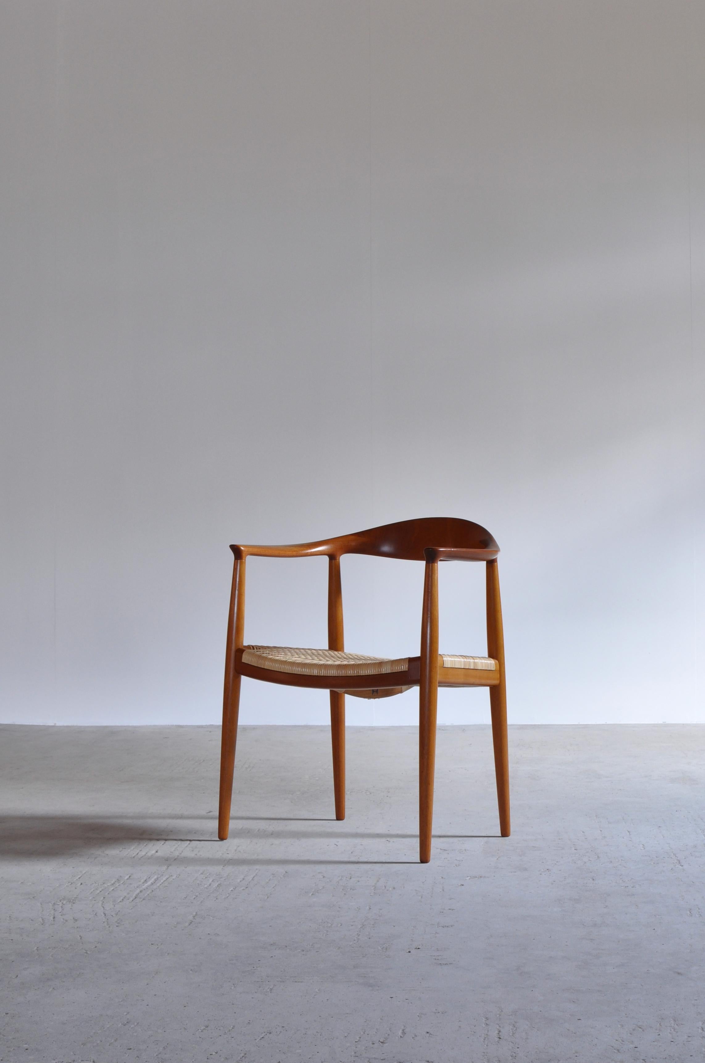 Designed by Hans J. Wegner in 1949 this is one of the most iconic pieces of Danish modern furniture design. Rare and early model 