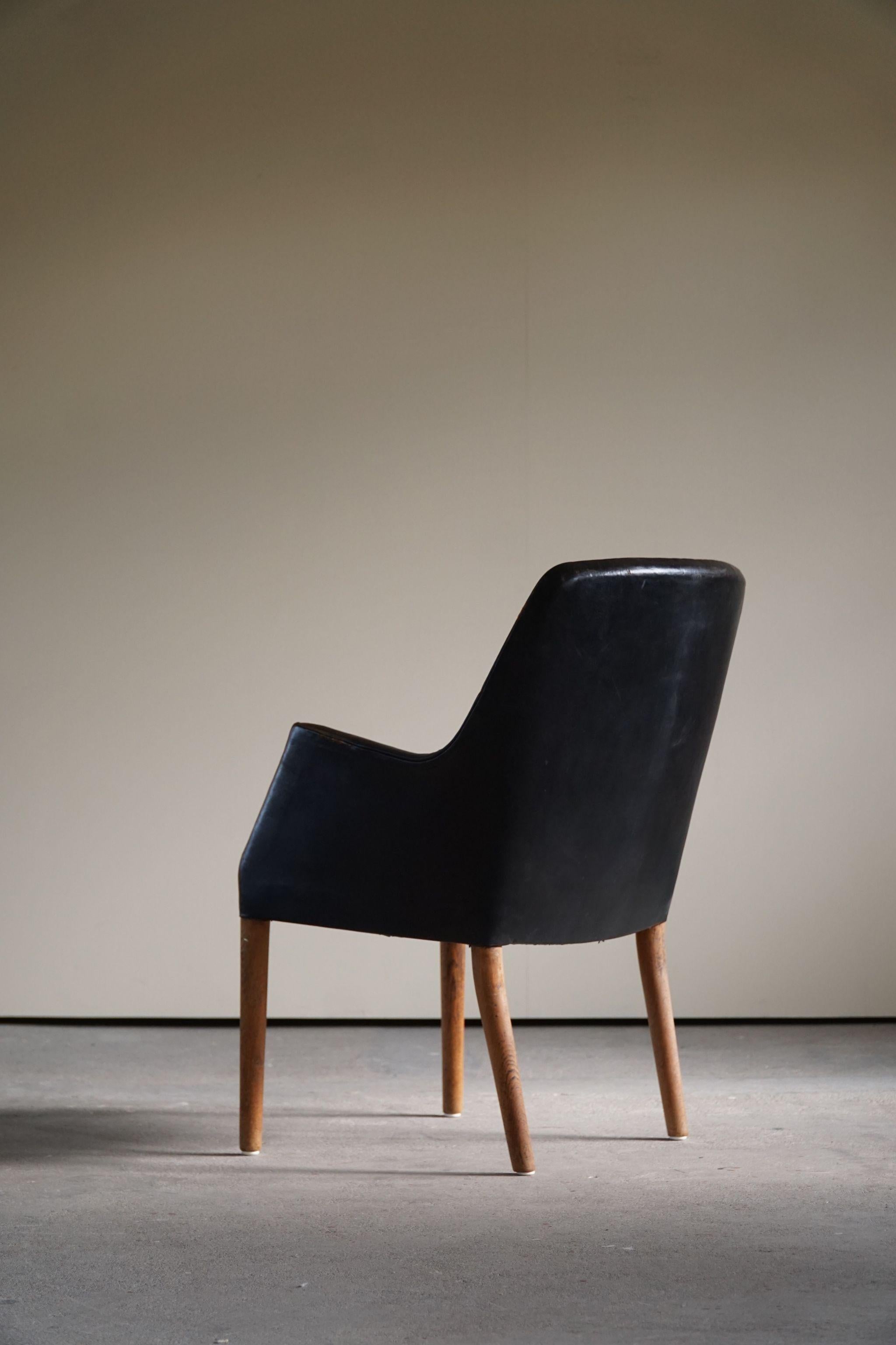 Danish Modern Armchair by Nanna Ditzel in Oak and Patinated Leather, 1950s In Fair Condition For Sale In Odense, DK