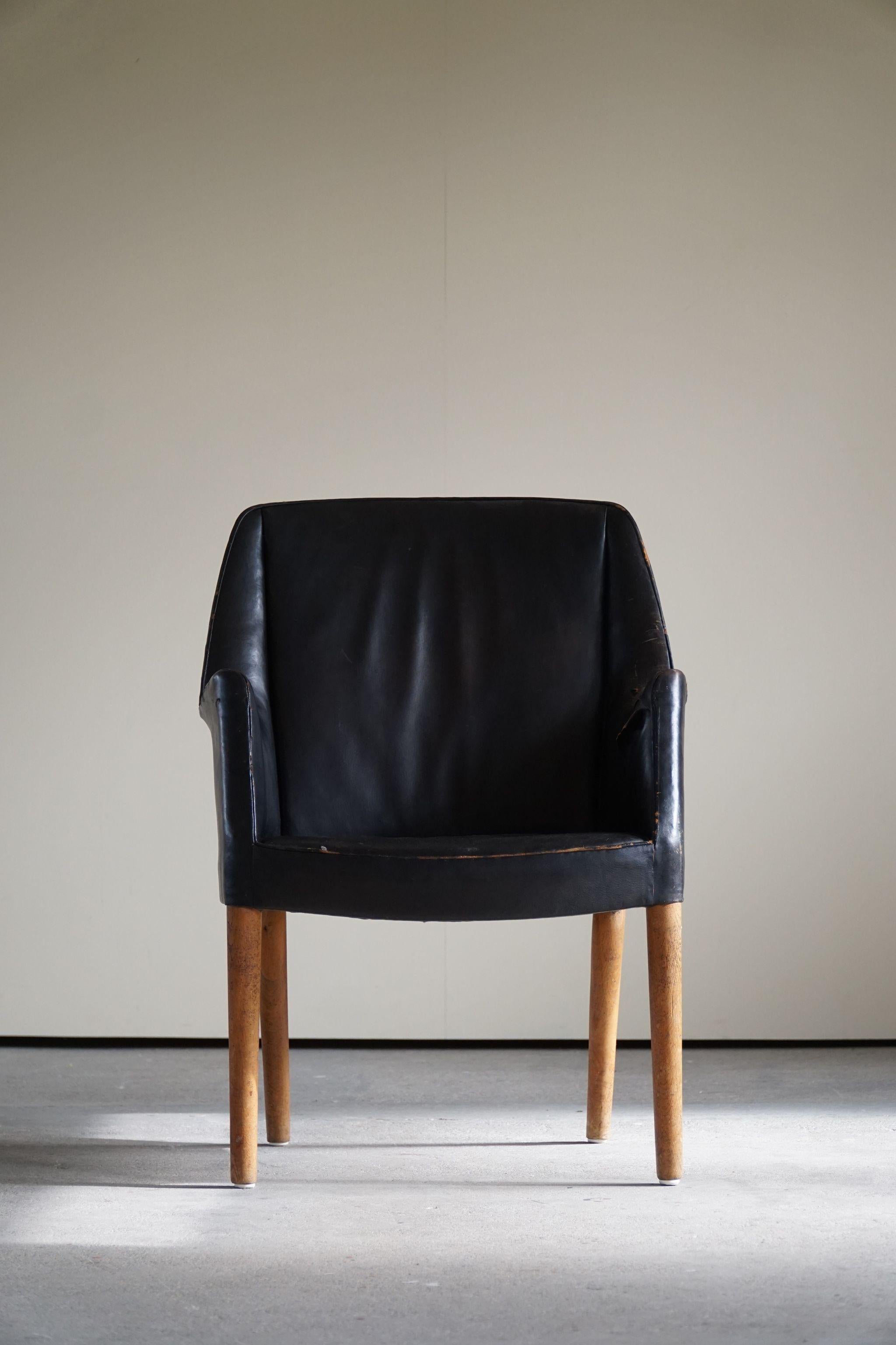 Danish Modern Armchair by Nanna Ditzel in Oak and Patinated Leather, 1950s For Sale 3