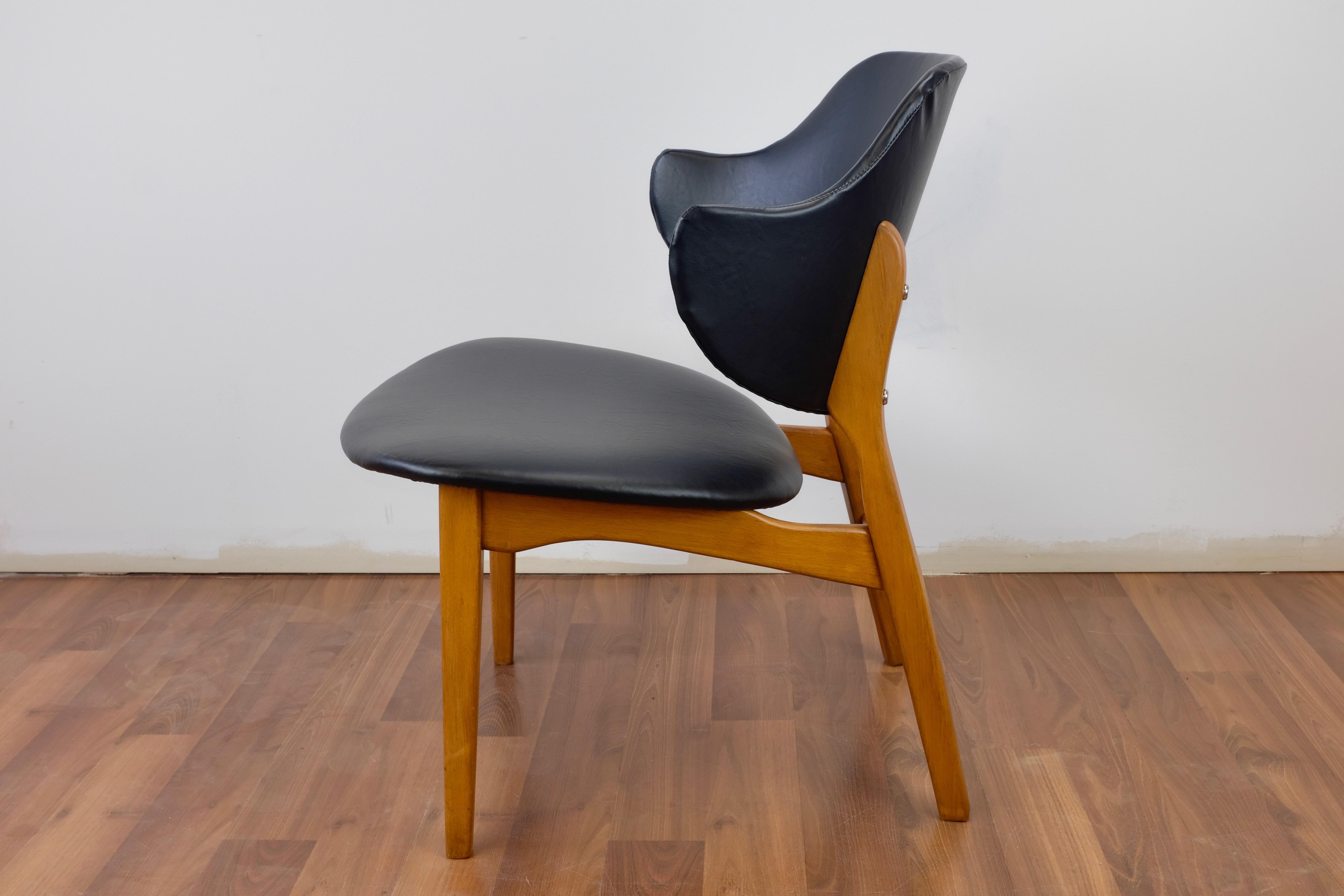 Rare armchair designed by Ib Kofod-Larsen in the 1950s and made in Denmark by Christensen & Larsen Mobelhandvaerk.

Solid beech frame with seat and back constructed of upholstered bent-ply.

The piece has been fully refinished and reupholstered