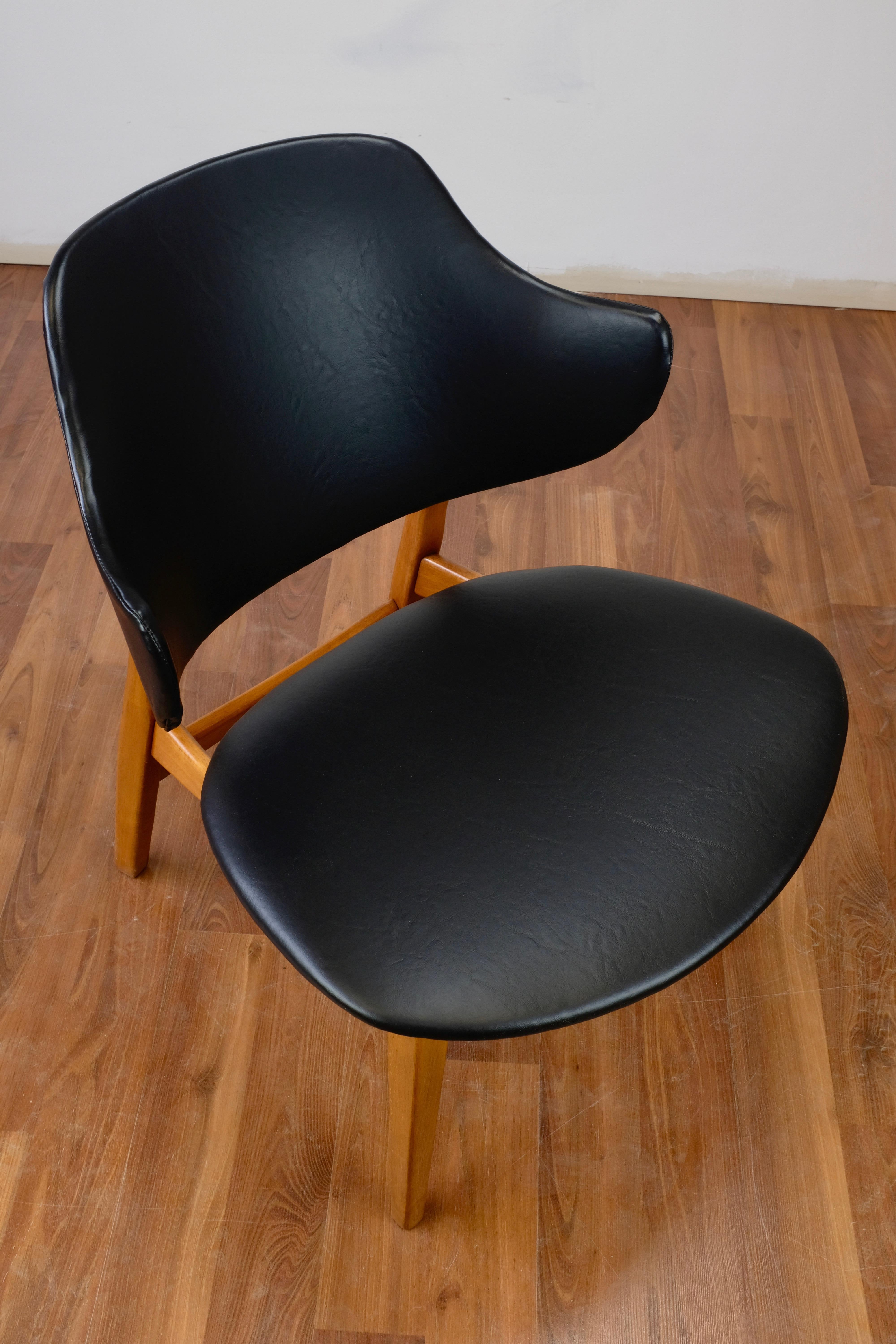 Armchair by Ib Kofod-Larsen for Christensen & Larsen In Excellent Condition For Sale In Ottawa, ON