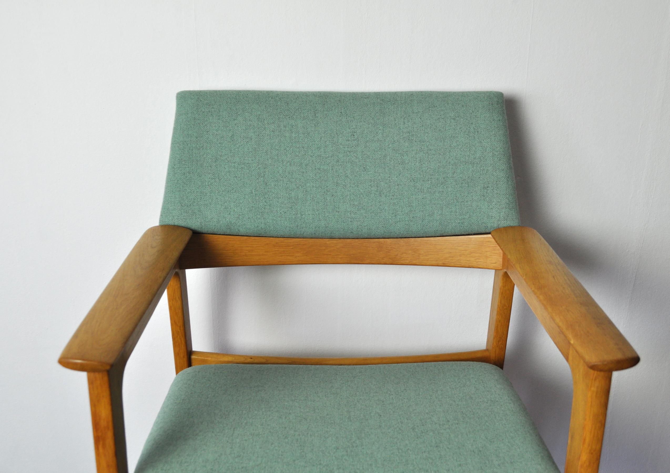Danish Modern Armchair in Solid Oak with New Upholstery, 1960s For Sale 5