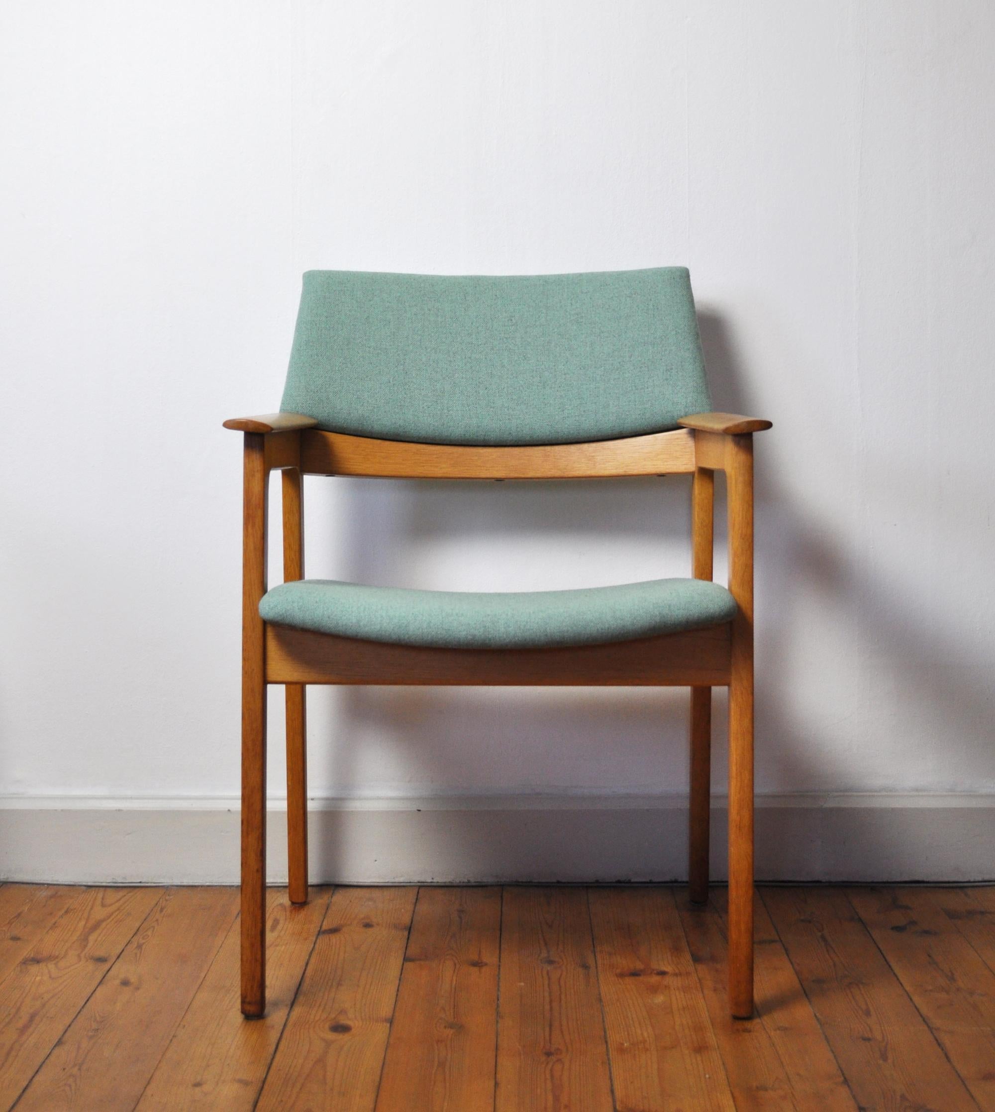 Danish armchair solid oak frame, backrest and seat with new upholstery Kvadrat Tonica 933. 
Nice vintage condition, frame with signs of wear consistent with age and use.

Dimensions: 
Height: 82 cm 
Width: 59 cm
Depth: 60 cm 
Seat height: 44 cm.