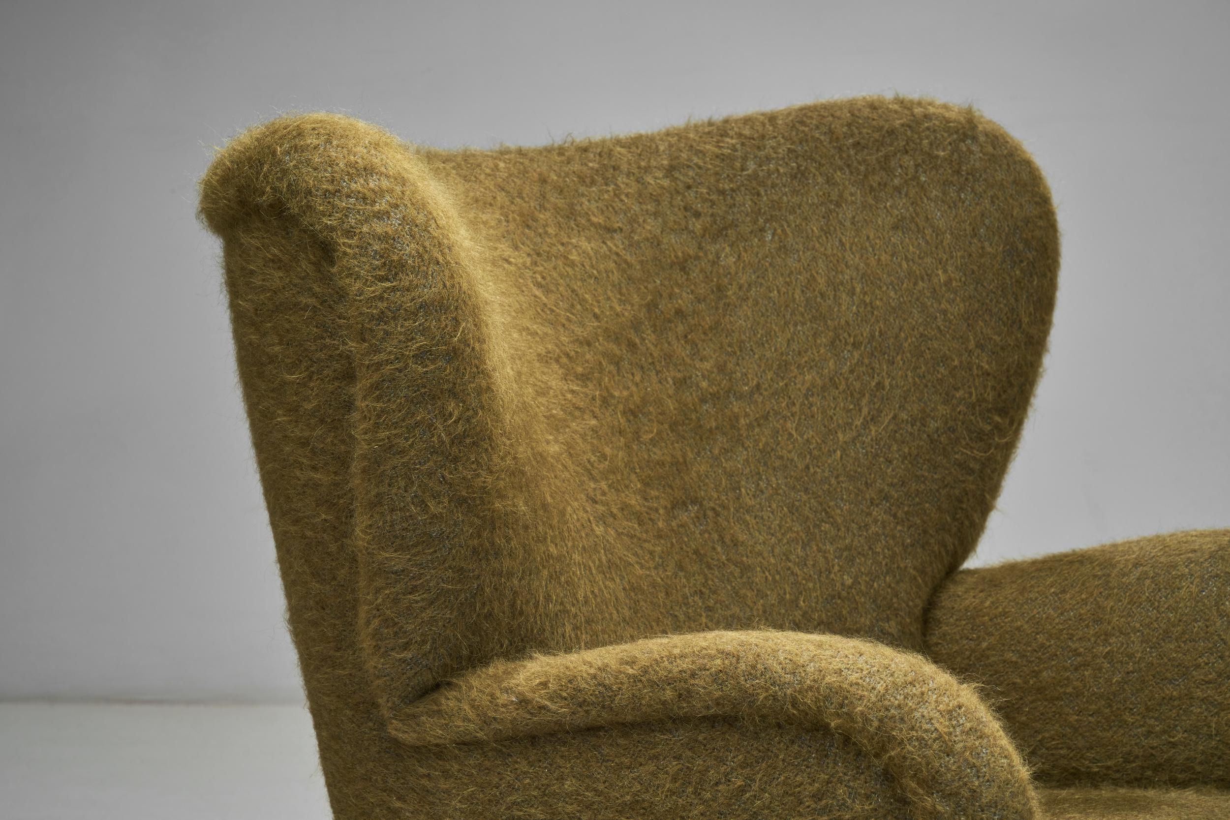 Sillón moderno danés con reposapiés, Dinamarca ca 1940s Tela en venta