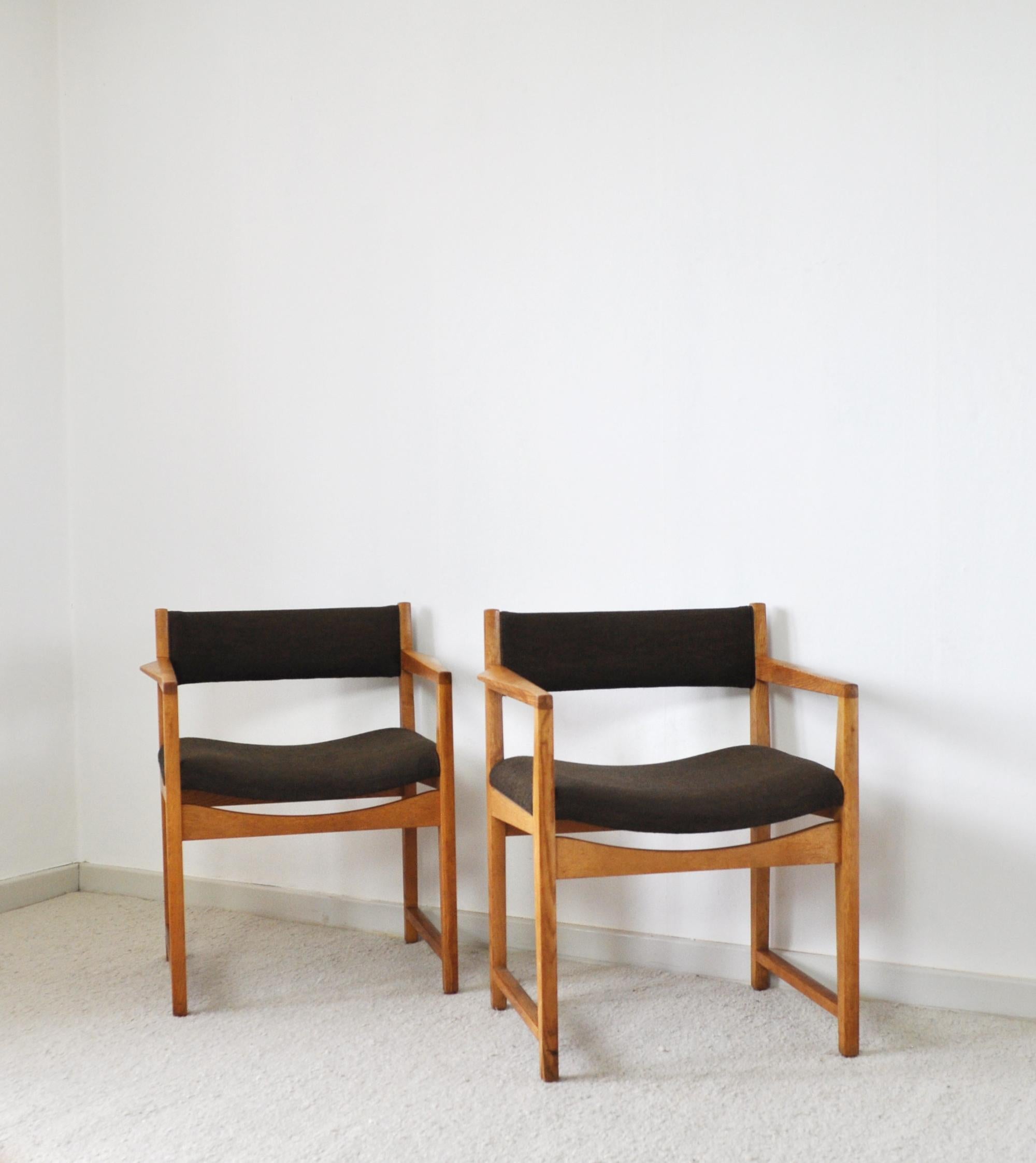 Set of two armchairs model 350 designed by Peter Hvidt & Orla Mølgaard-Nielsen made of solid oak. Upholstered with dark brown Kvadrat wool fabric on seat and backpiece. Manufactured by Søborg Møbler, 1959. 
Good original condition. 
Patinated with