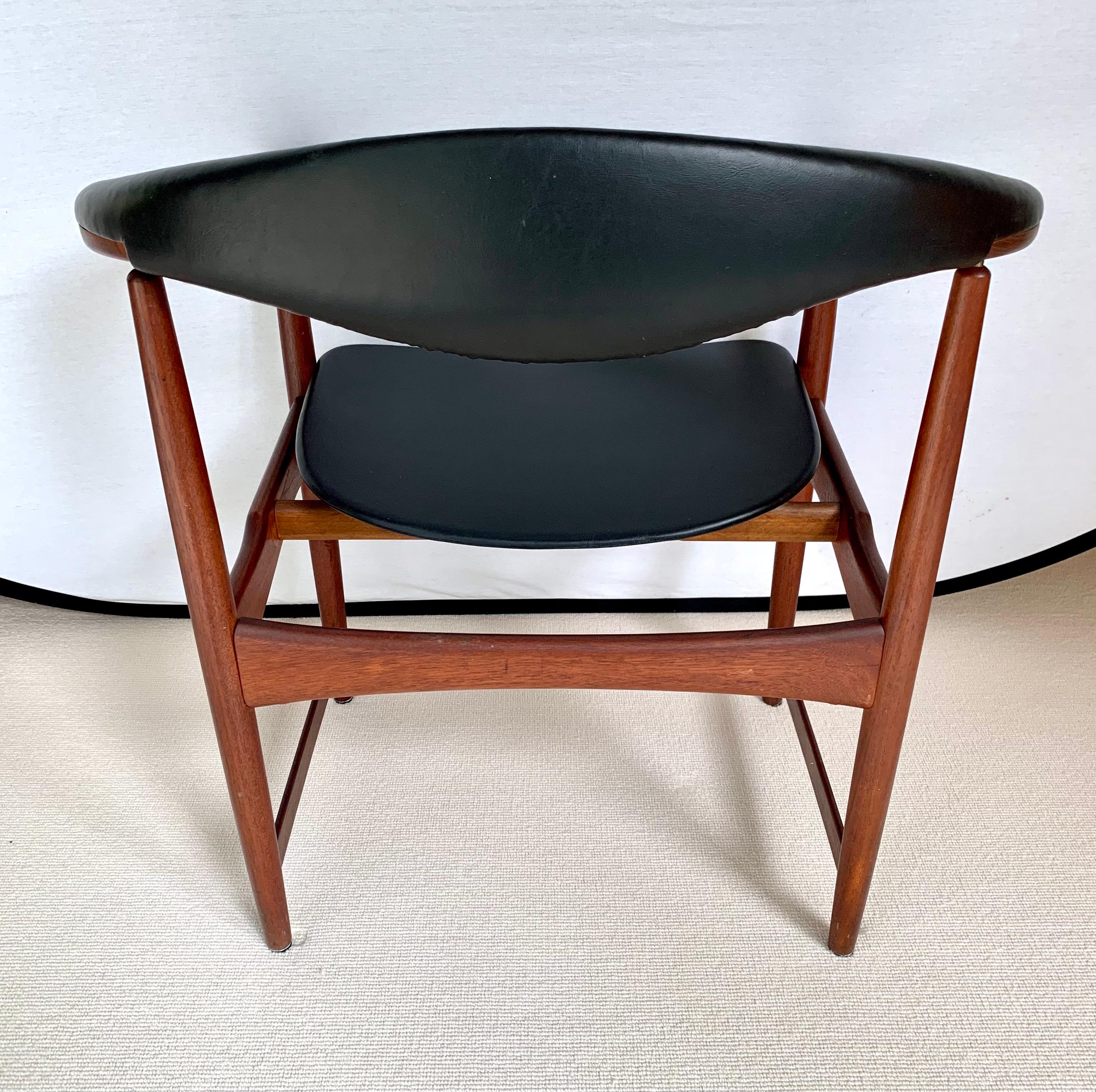 Danish Modern Arne Hovmand-Olsen Walnut Chair In Good Condition In West Hartford, CT
