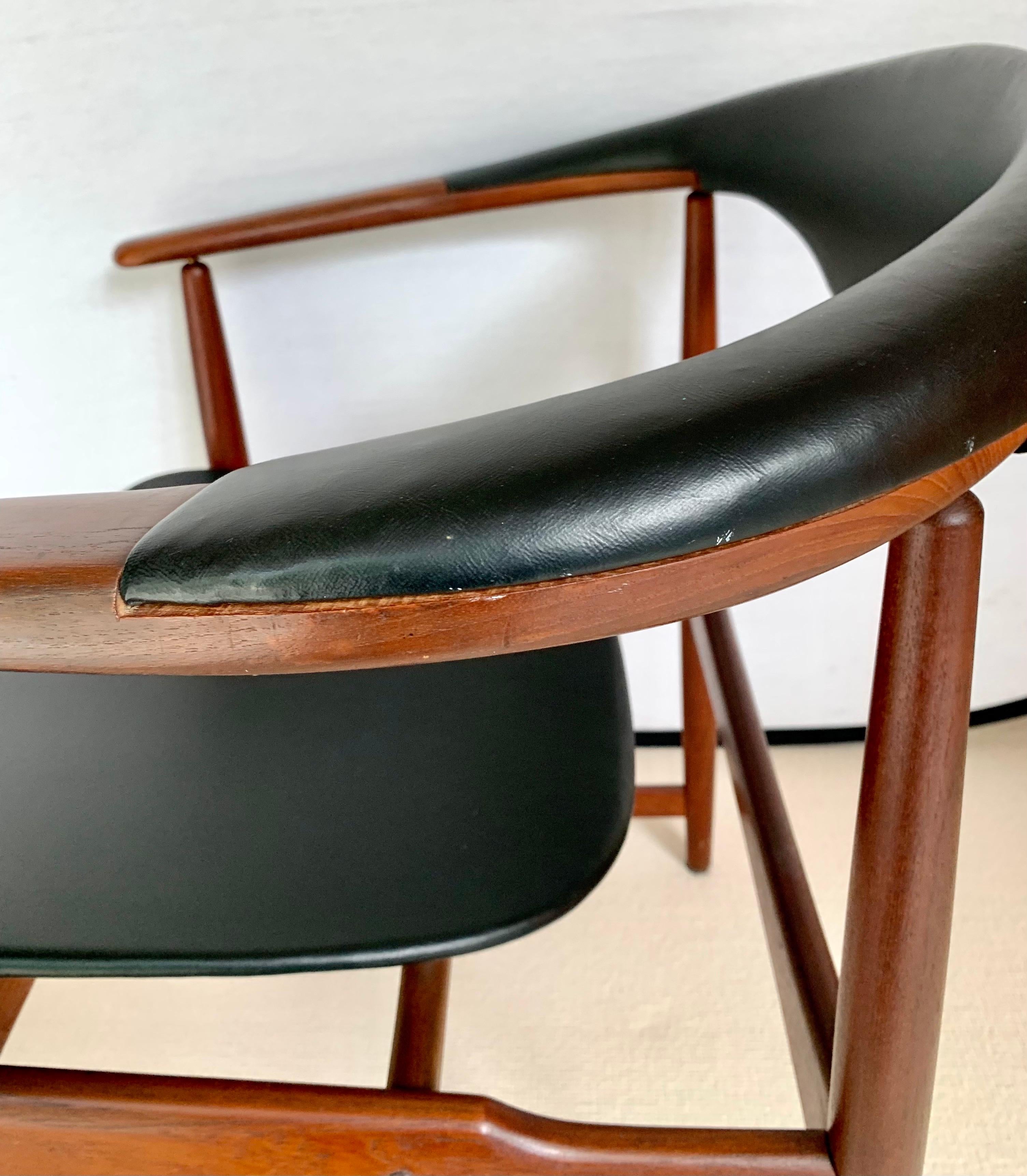 Danish Modern Arne Hovmand-Olsen Walnut Chair 1