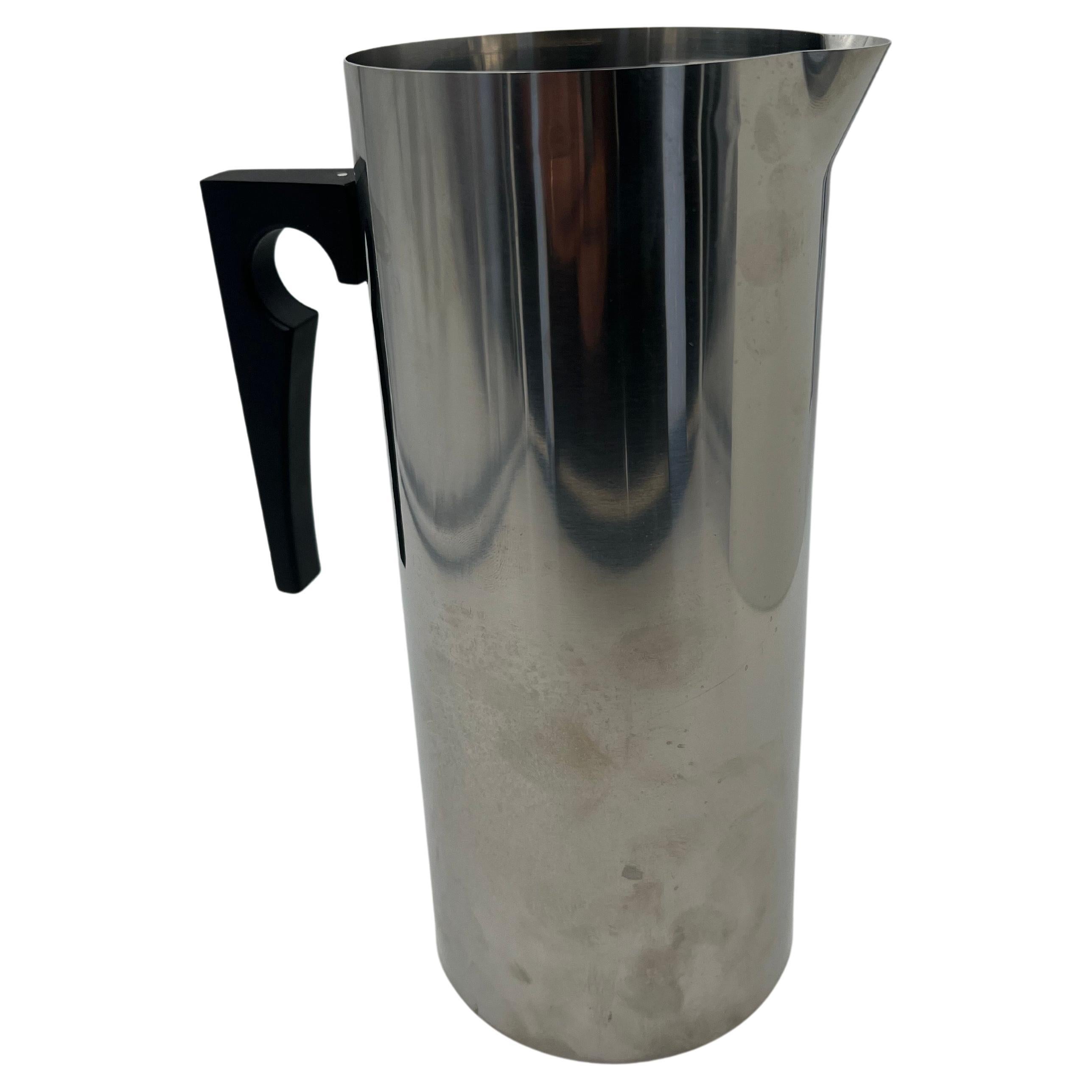 The design of the Arne Jacobsen jug with ice lip makes it practical for everyday use and special occasions. The jug made of stainless steel holds water and has a clever ice lip to keep the ice cubes in the jug and the water chilled. The jug is part