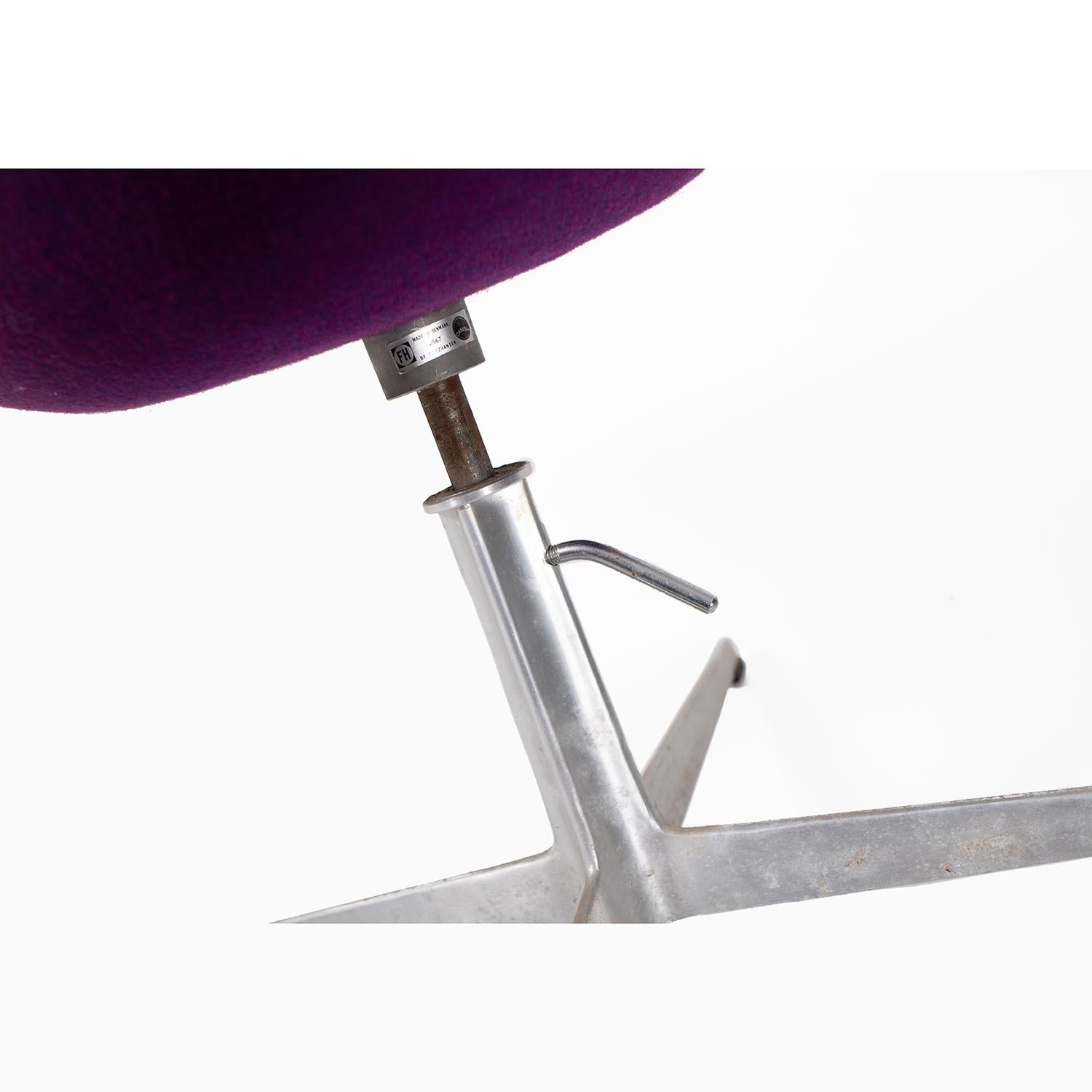 Danish Modern Arne Jacobsen Swan Chair 1