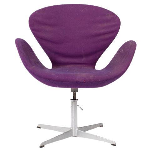 Danish Modern Arne Jacobsen Swan Chair