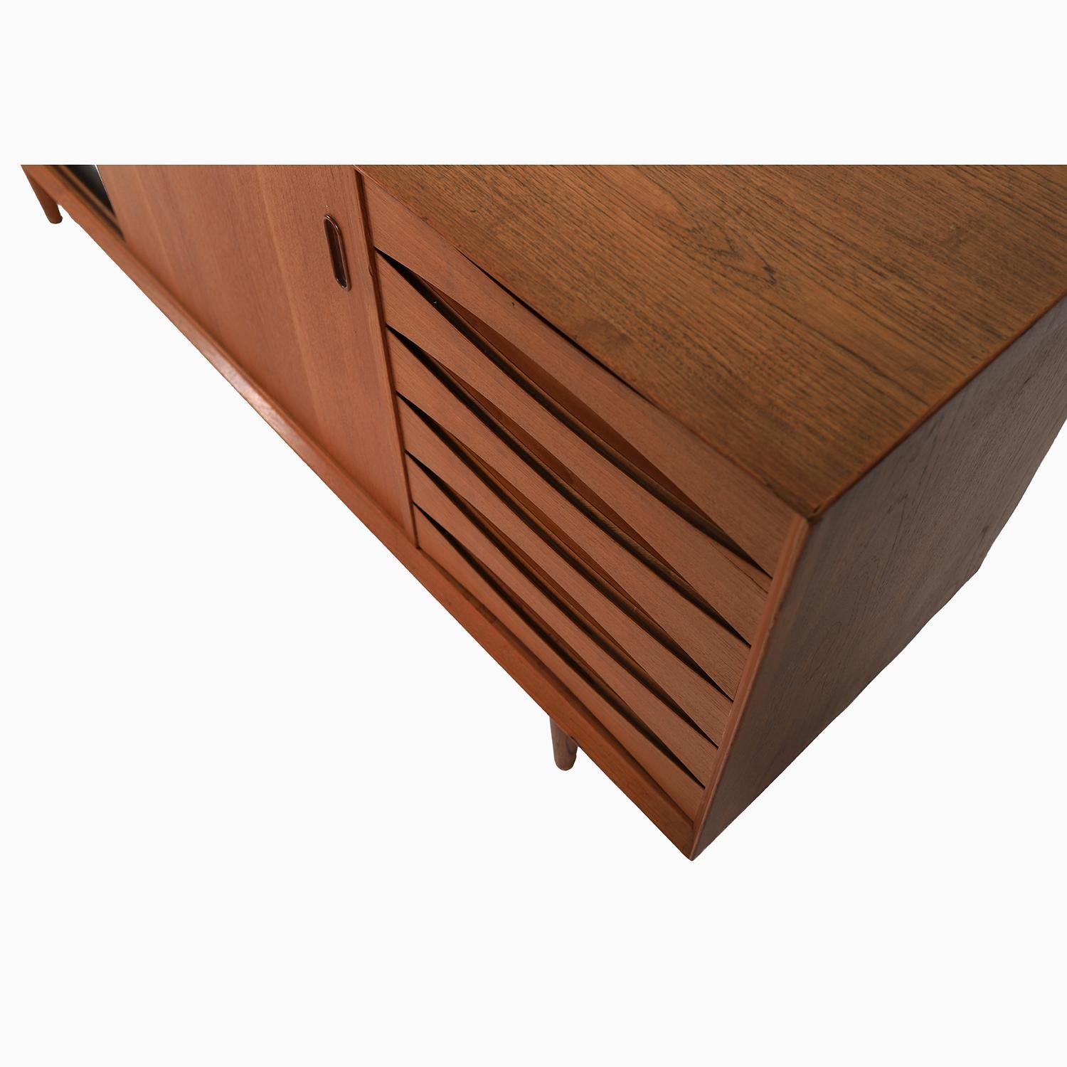 Danish Modern Arne Vodder Model 29 Sideboard In Good Condition For Sale In Minneapolis, MN