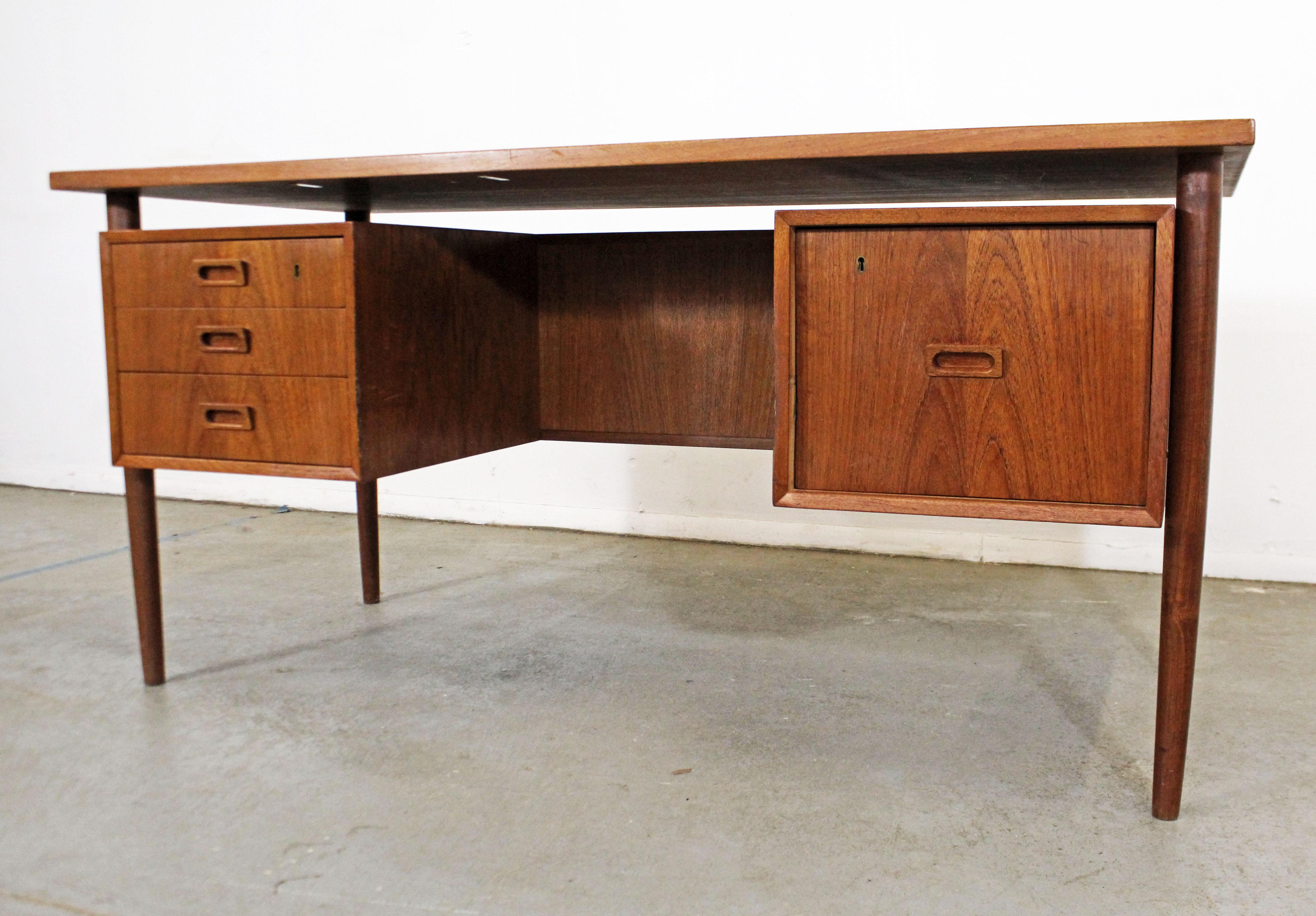 arne vodder desk