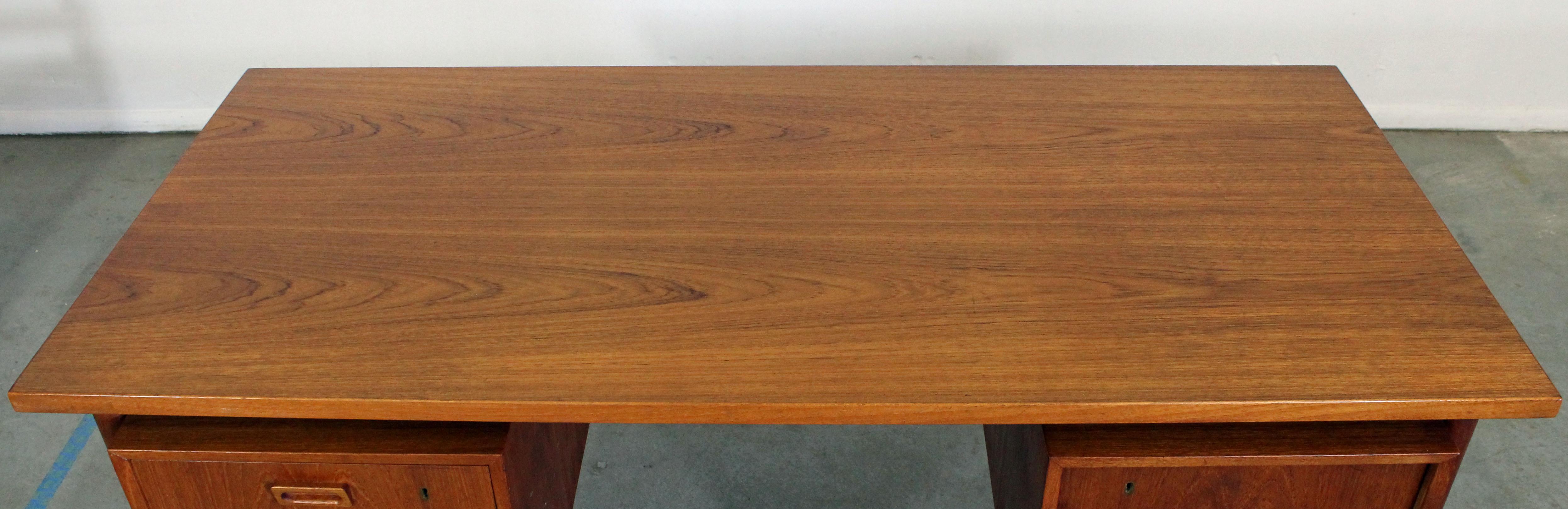 Danish Modern Arne Vodder Style Bornholm Floating Top Teak Desk In Good Condition In Wilmington, DE