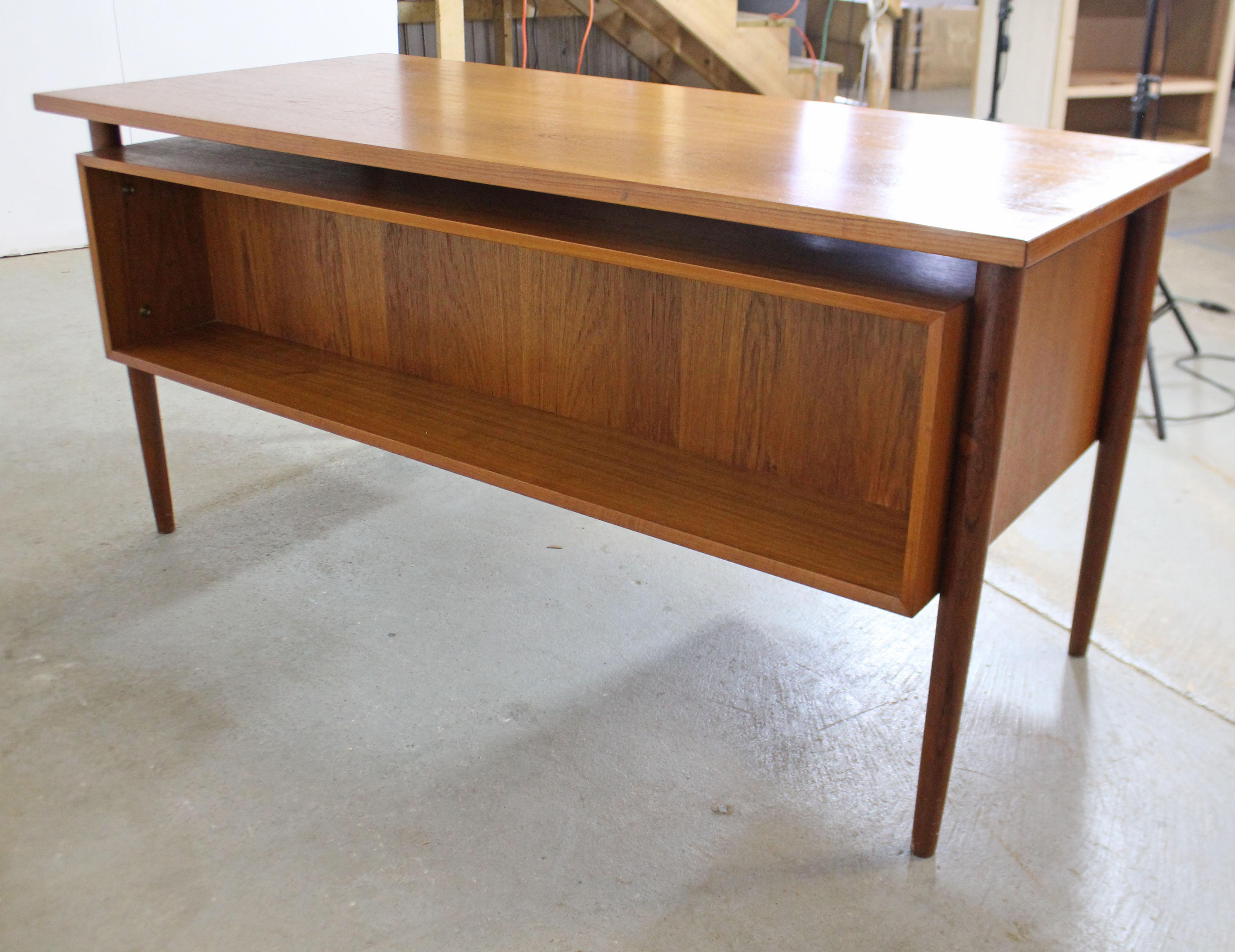 Danish Modern Arne Vodder Style Bornholm Floating-Top Teak Desk In Good Condition In Wilmington, DE