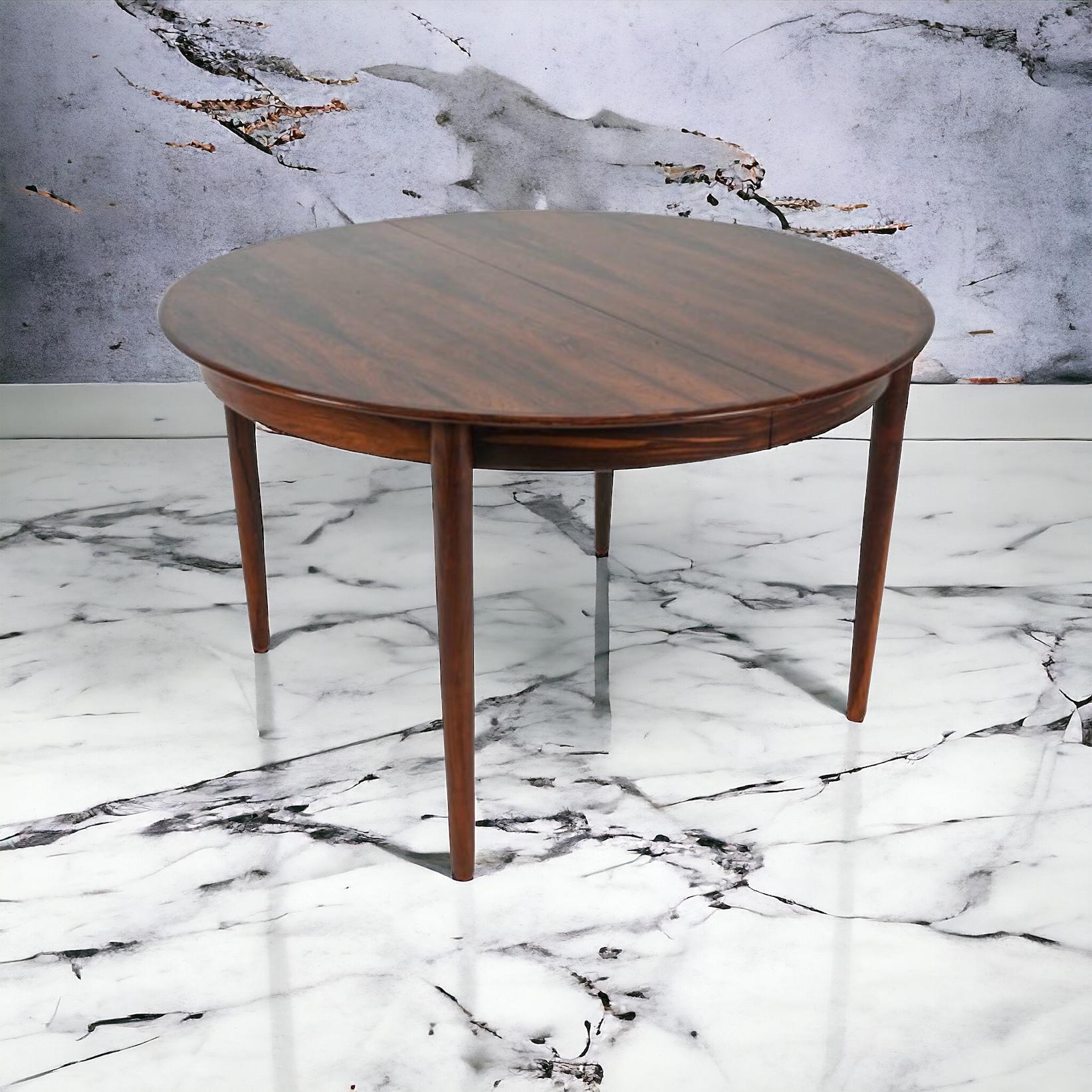 Mid-Century Modern Danish Modern Arne Vodder Style Rosewood Dining Table W/ 4 Leaves  For Sale