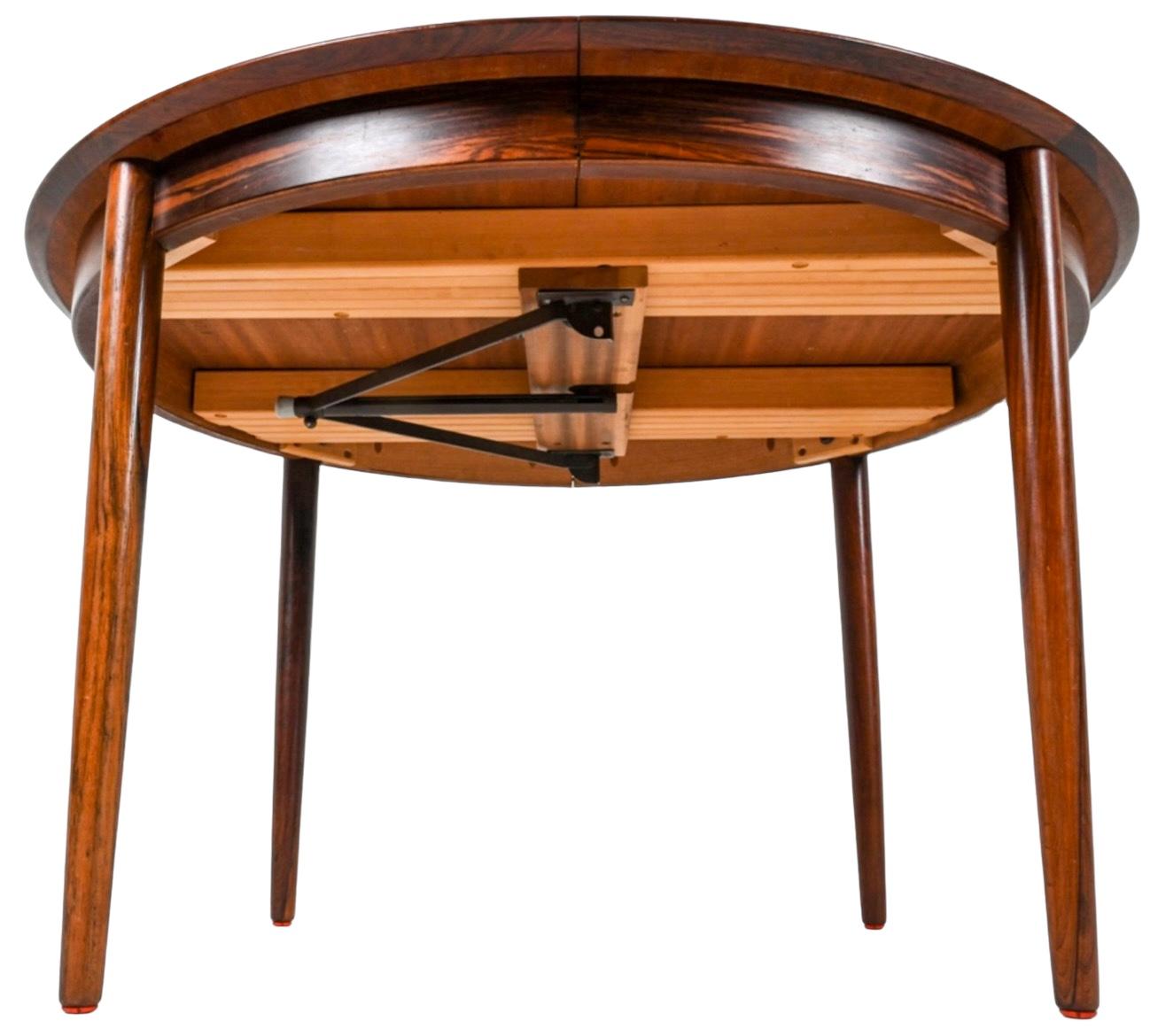 Danish Modern Arne Vodder Style Rosewood Dining Table W/ 4 Leaves  For Sale 1