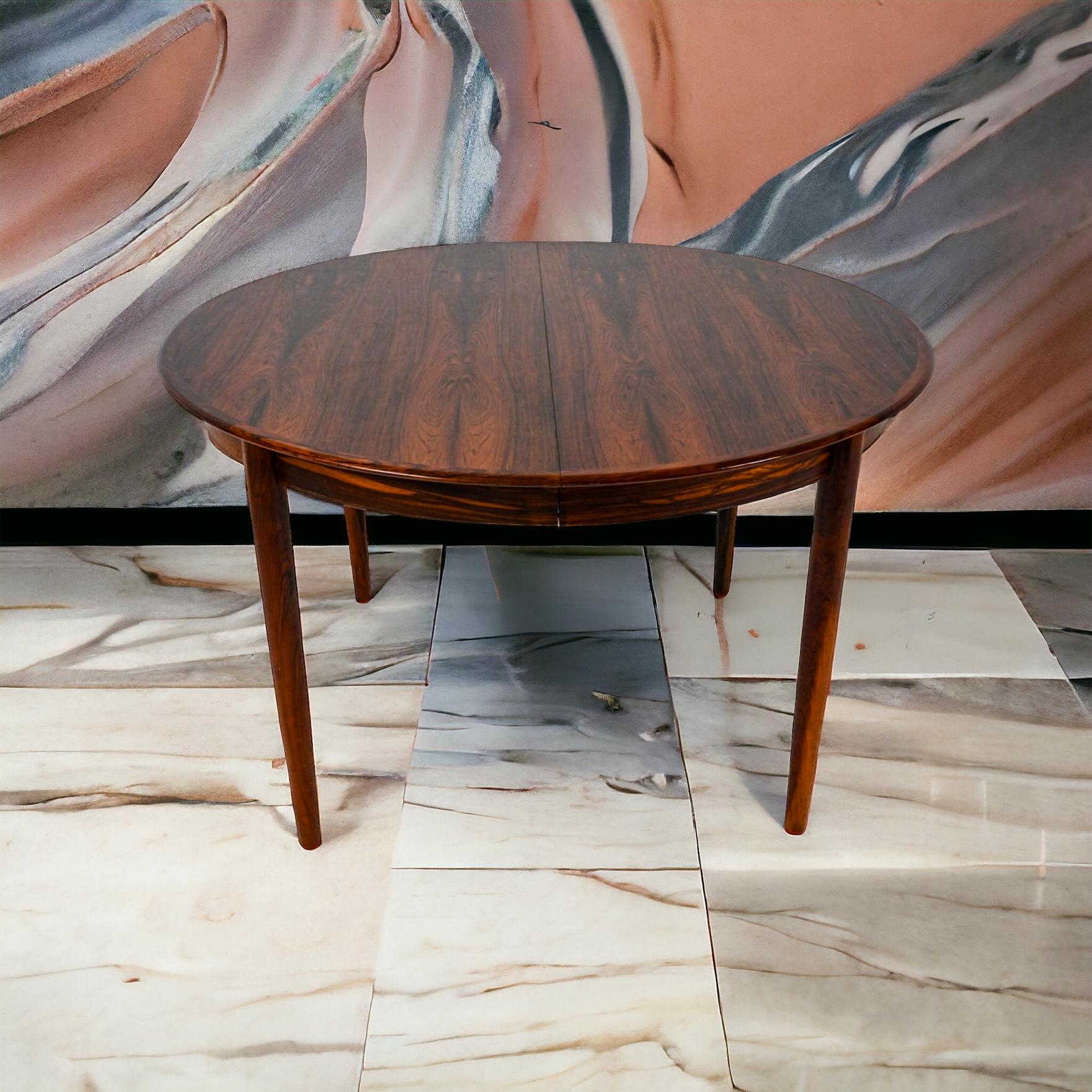 Table de salle à manger danoise moderne de style Arne Vodder en bois de rose avec 4 feuilles  en vente 1