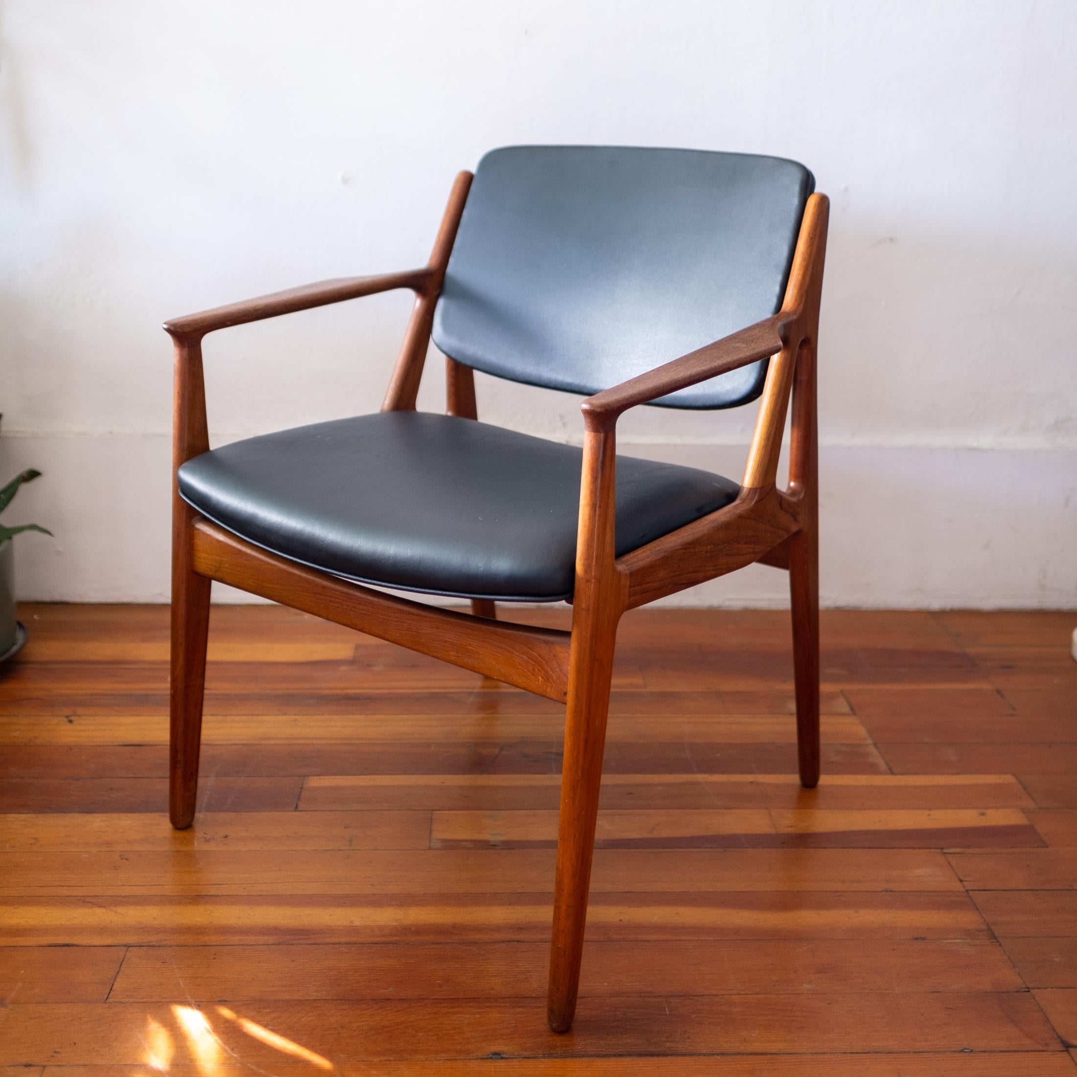 Mid-20th Century Danish Modern Arne Vodder Vamo Ella Teak Chair