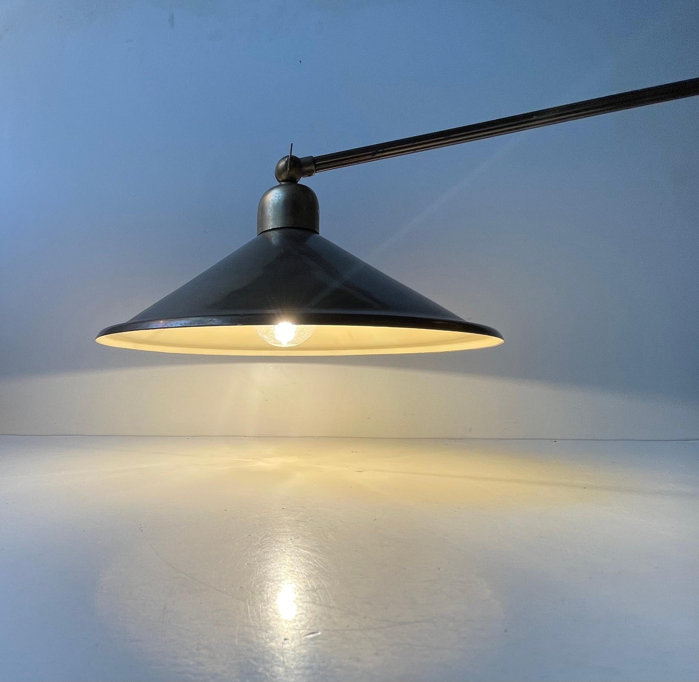 Laiton Lampe murale articulée danoise moderne en laiton, années 1960 en vente