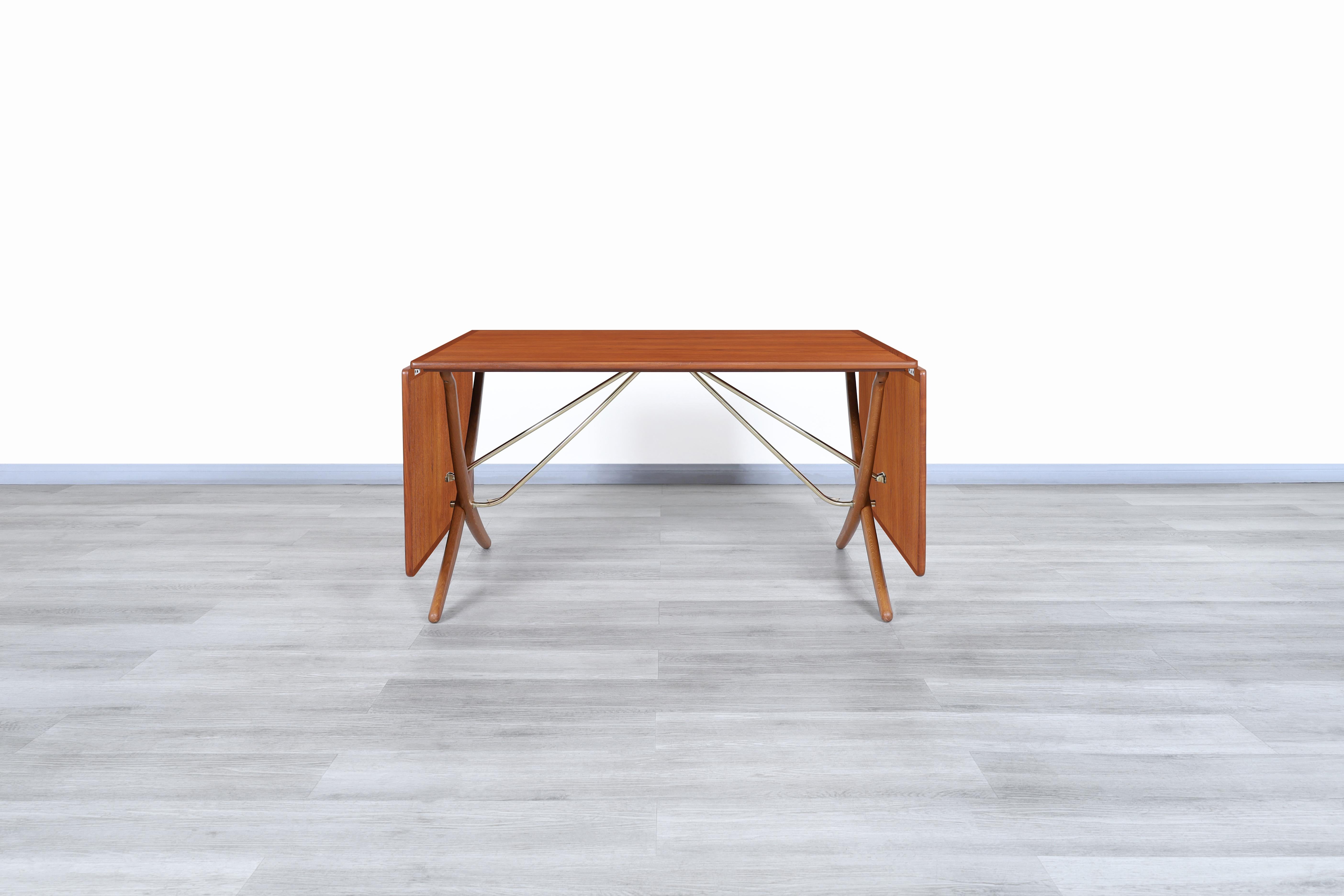 Danish Modern AT-304 Teak and Oak Dining Table by Hans J. Wegner For Sale 4