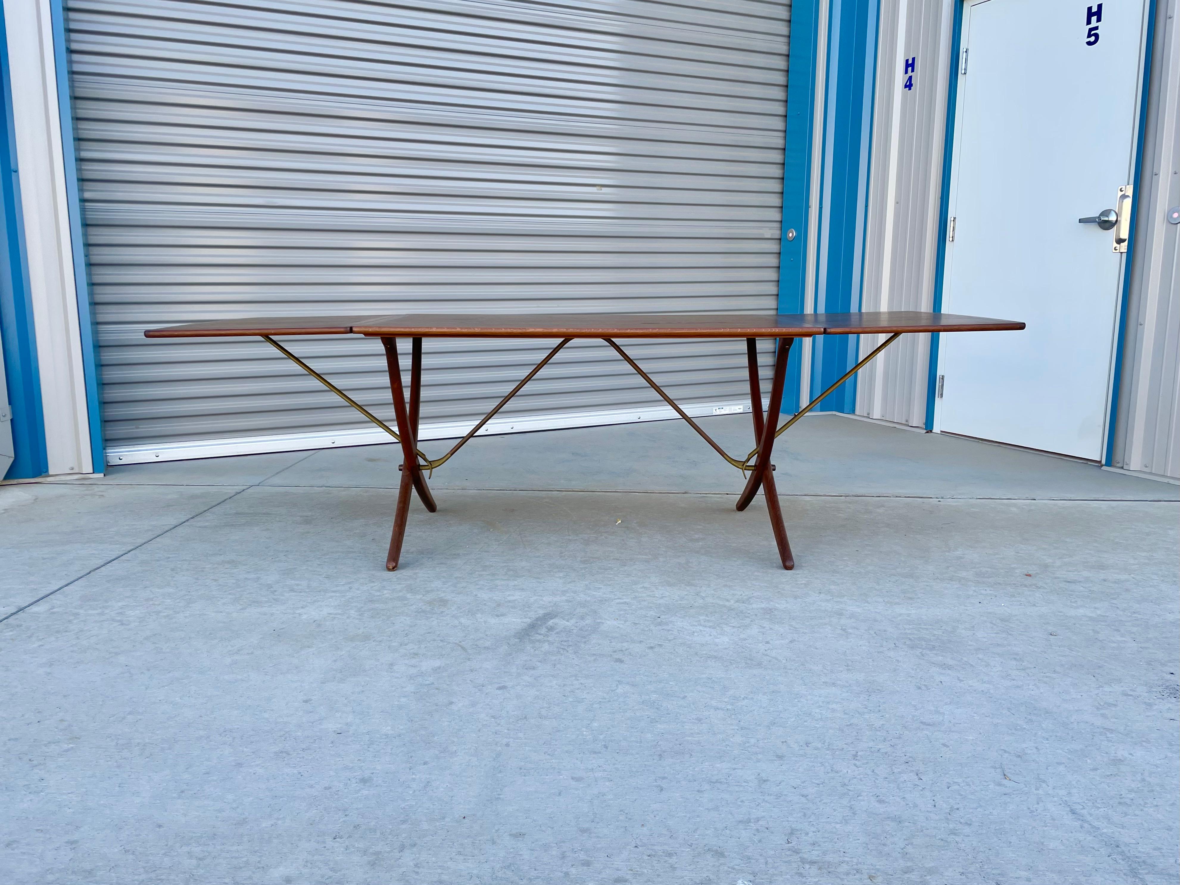 Danish Modern AT-304 Teak and Oak Dining Table by Hans J. Wegner In Good Condition For Sale In North Hollywood, CA