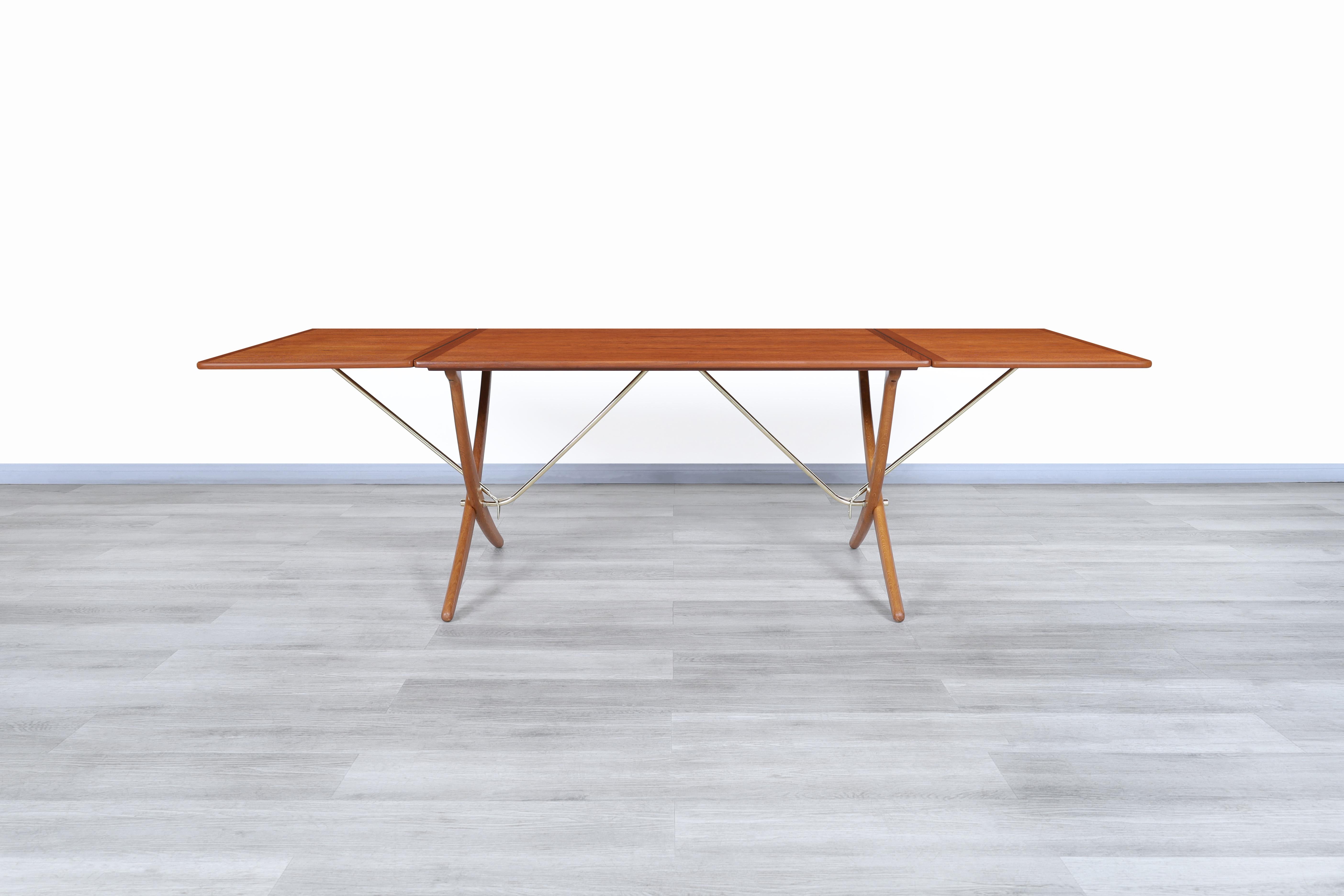Danish Modern AT-304 Teak and Oak Dining Table by Hans J. Wegner For Sale 1