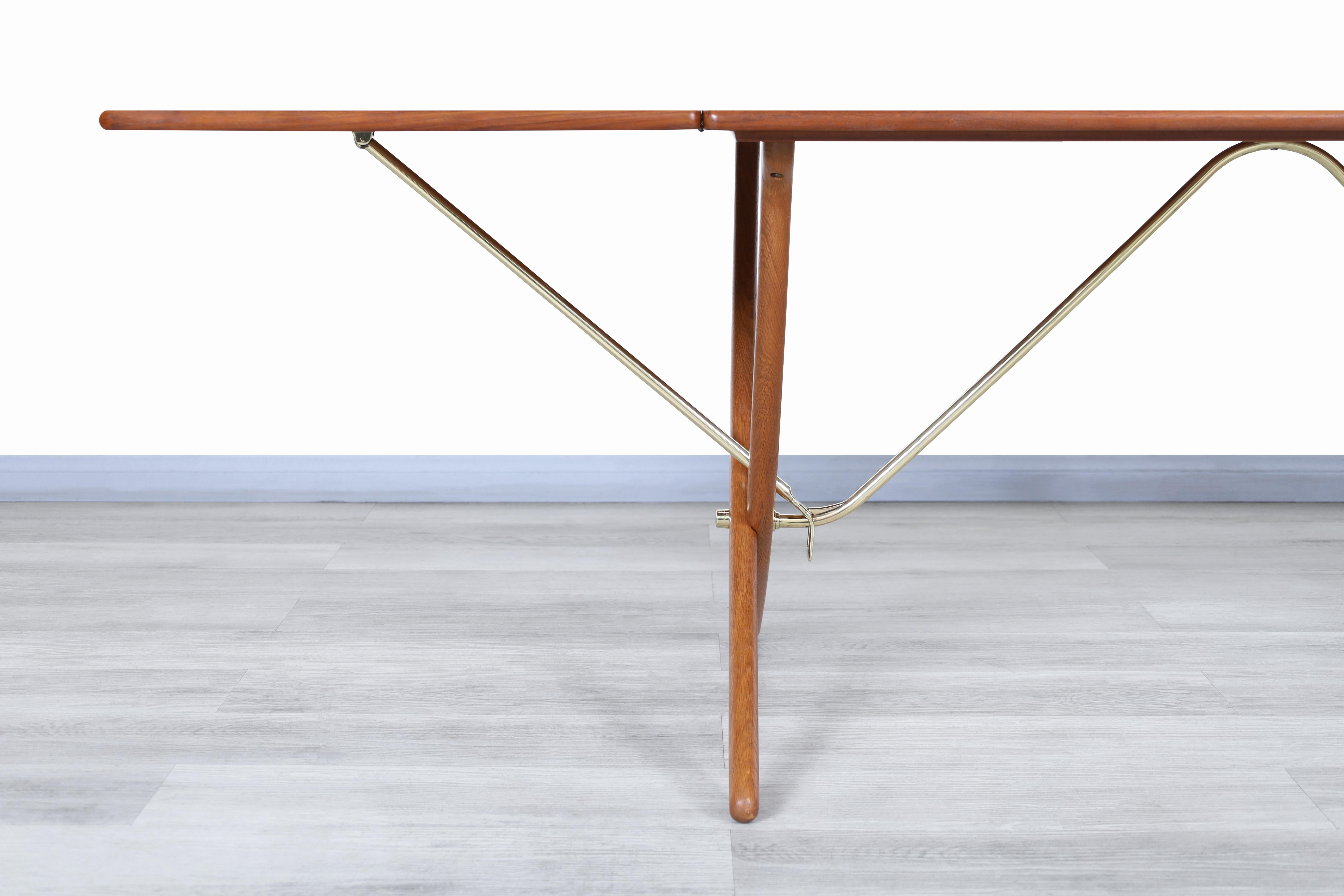 Danish Modern AT-304 Teak and Oak Dining Table by Hans J. Wegner For Sale 2