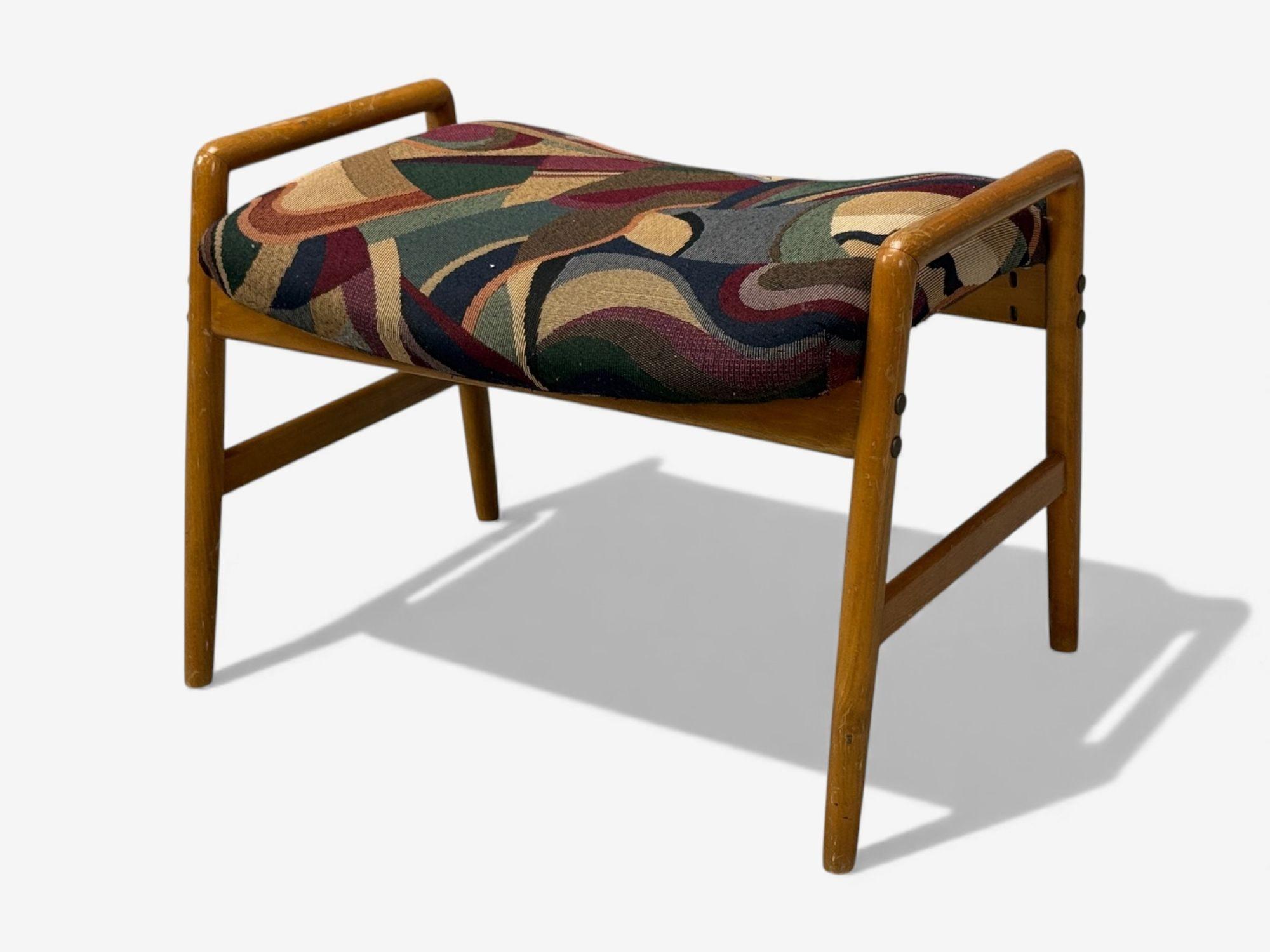 Danois Moderne danois, tissu aztèque, bois teinté clair, pouf, Danemark, années 1950 en vente