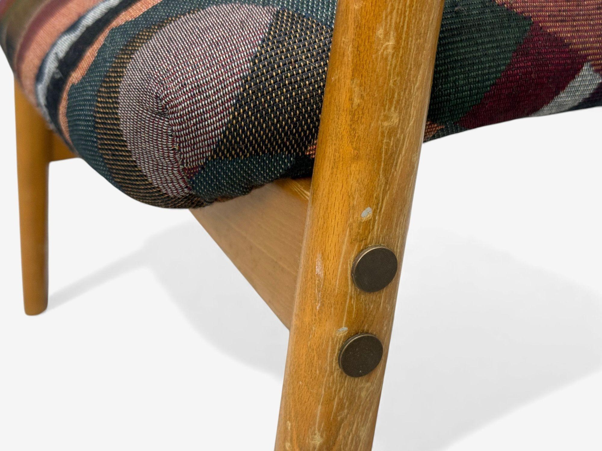 Tissu Moderne danois, tissu aztèque, bois teinté clair, pouf, Danemark, années 1950 en vente