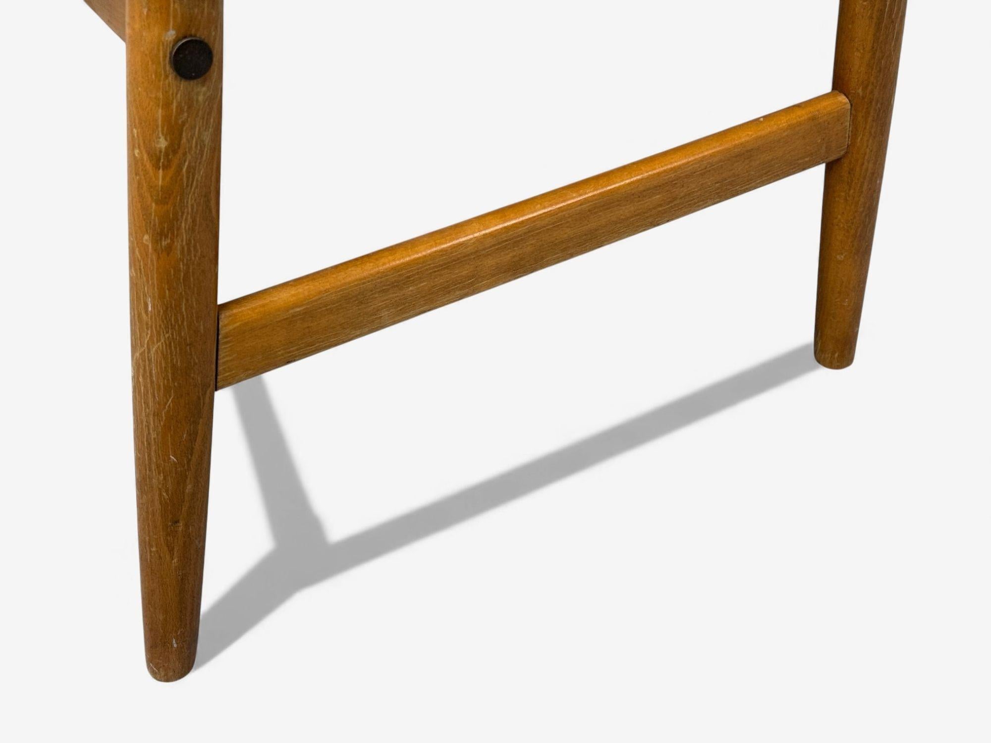 Moderne danois, tissu aztèque, bois teinté clair, pouf, Danemark, années 1950 en vente 1