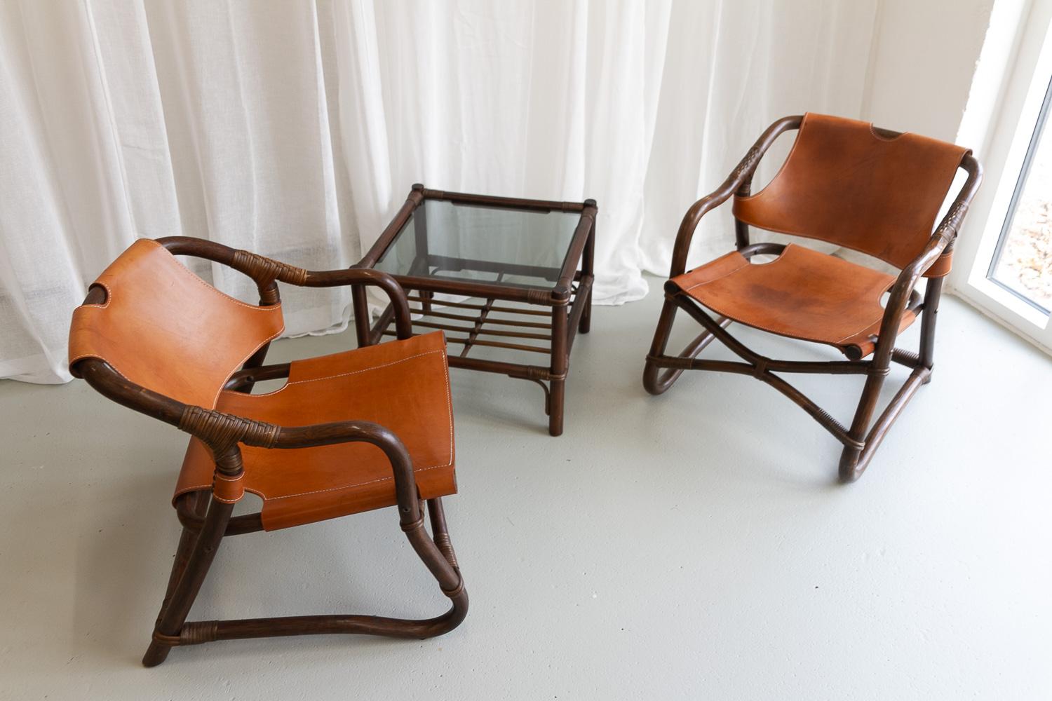 Danish Modern Bamboo and Leather Lounge Chairs & Table by Horsnæs, 1960s. In Good Condition For Sale In Asaa, DK