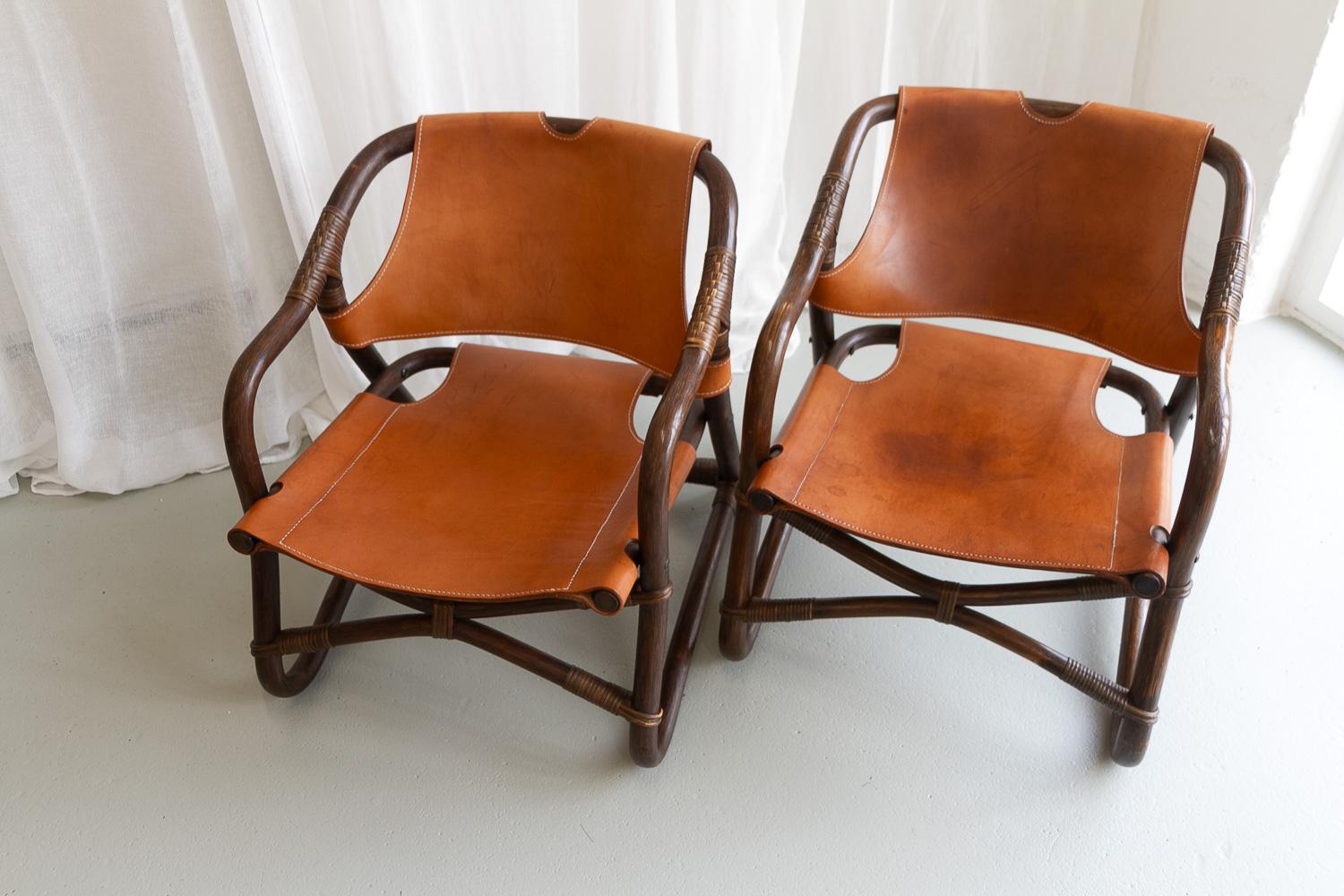 Danish Modern Bamboo and Leather Lounge Chairs & Table by Horsnæs, 1960s. For Sale 4