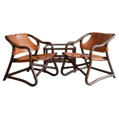 Moderne dänische Lounge-Stühle aus Bambus und Leder und Tisch von Horsnæs, 1960er Jahre.