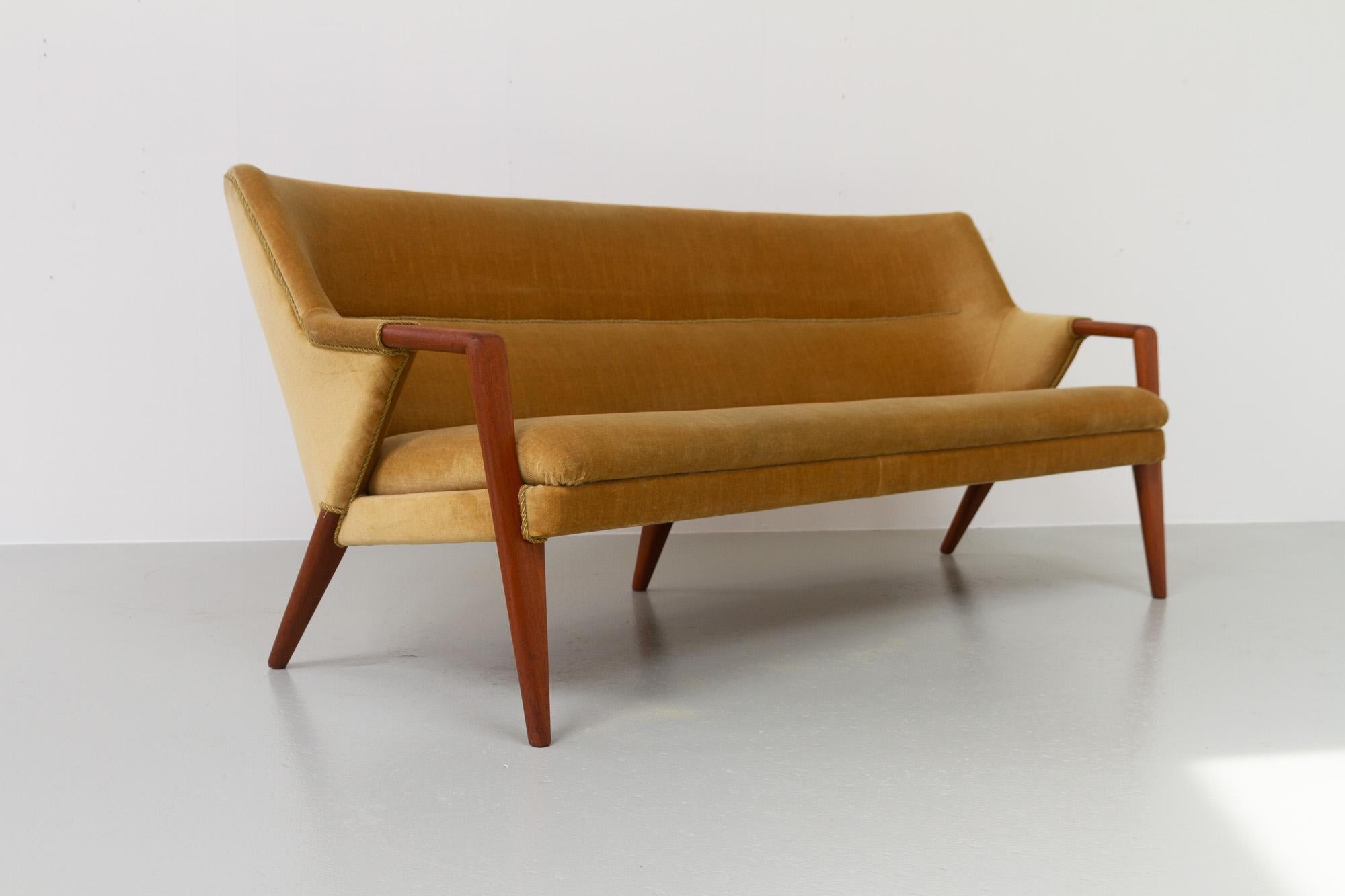 Danish Modern Banana Sofa and Chair by Kurt Olsen for Slagelse Møbelværk, 1950s For Sale 6