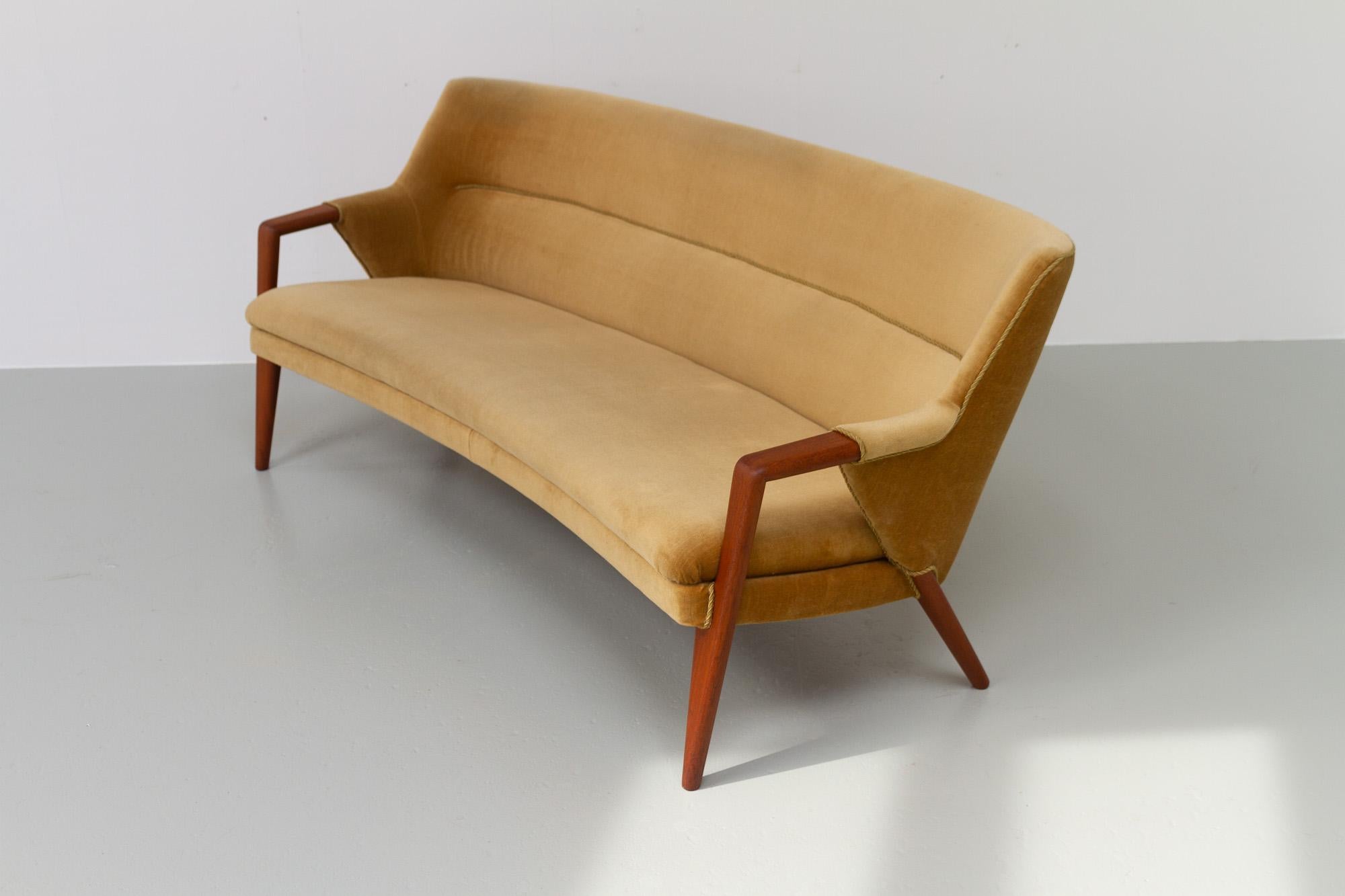 Danish Modern Banana Sofa and Chair by Kurt Olsen for Slagelse Møbelværk, 1950s For Sale 9