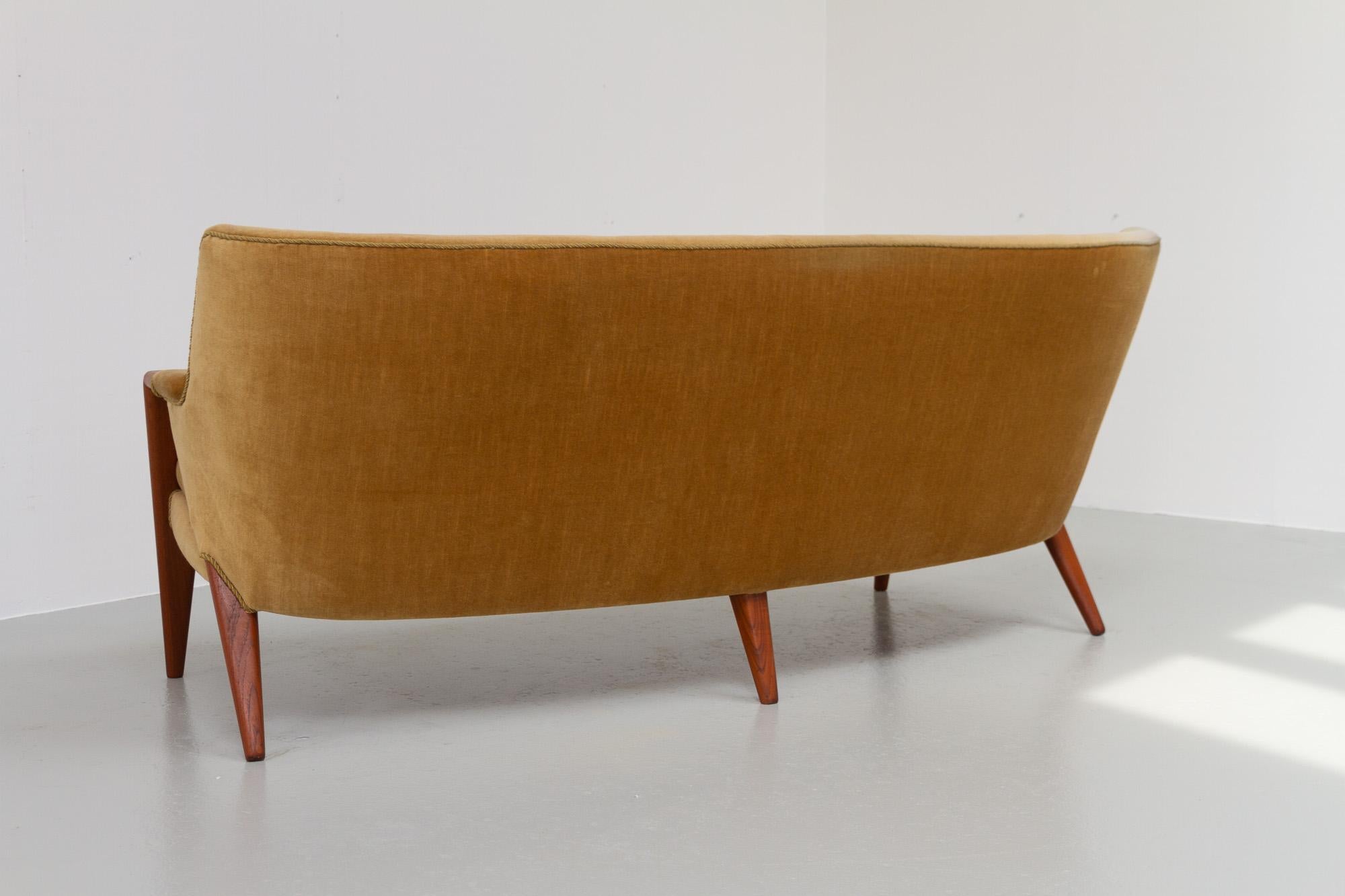 Danish Modern Banana Sofa and Chair by Kurt Olsen for Slagelse Møbelværk, 1950s For Sale 10
