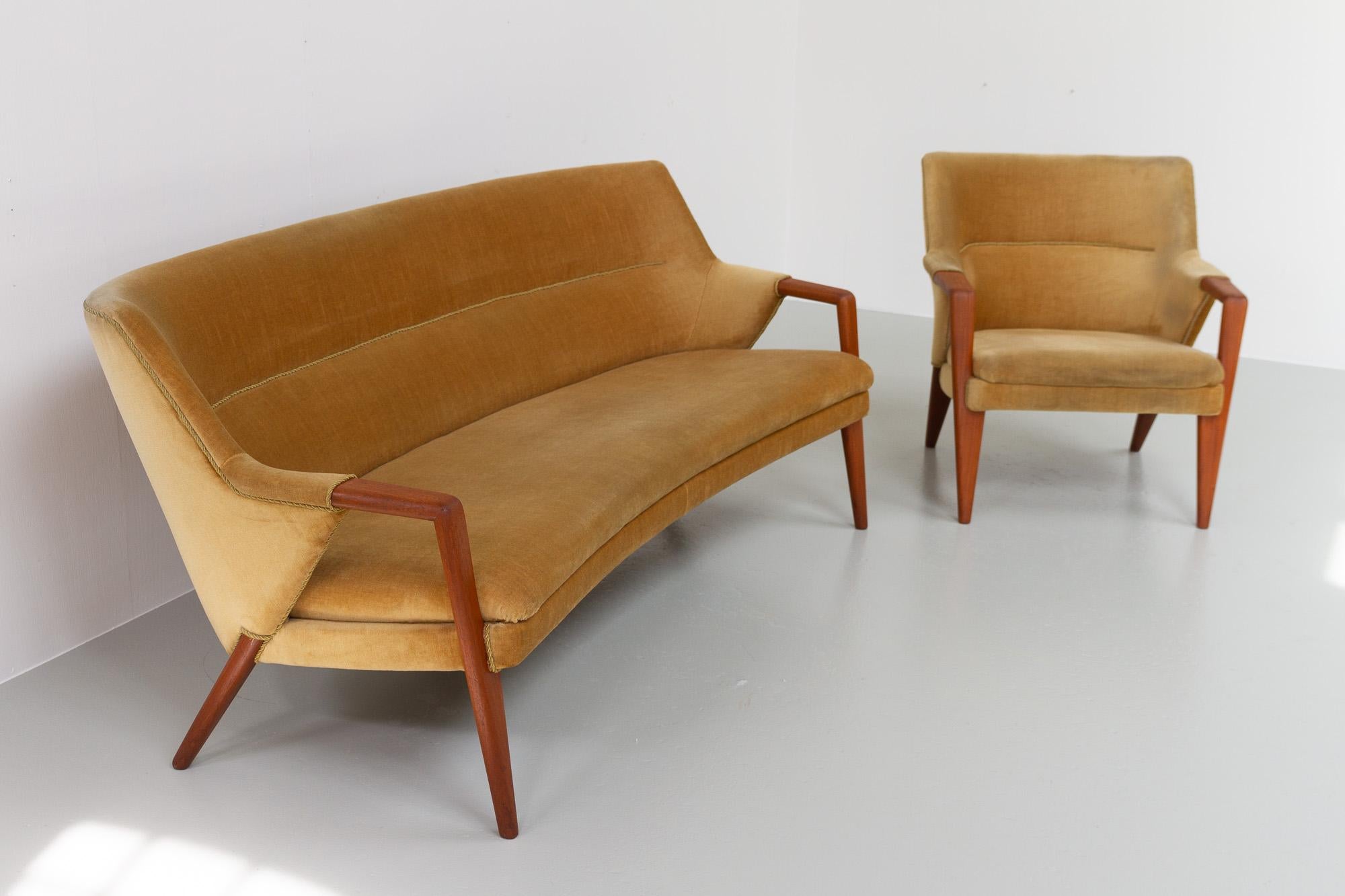 Scandinavian Modern Danish Modern Banana Sofa and Chair by Kurt Olsen for Slagelse Møbelværk, 1950s For Sale