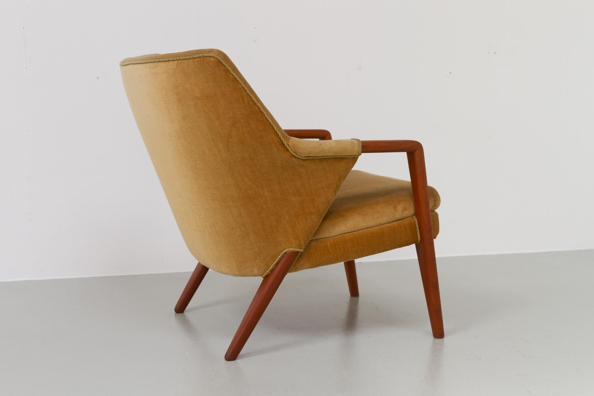 Danish Modern Banana Sofa and Chair by Kurt Olsen for Slagelse Møbelværk, 1950s For Sale 2