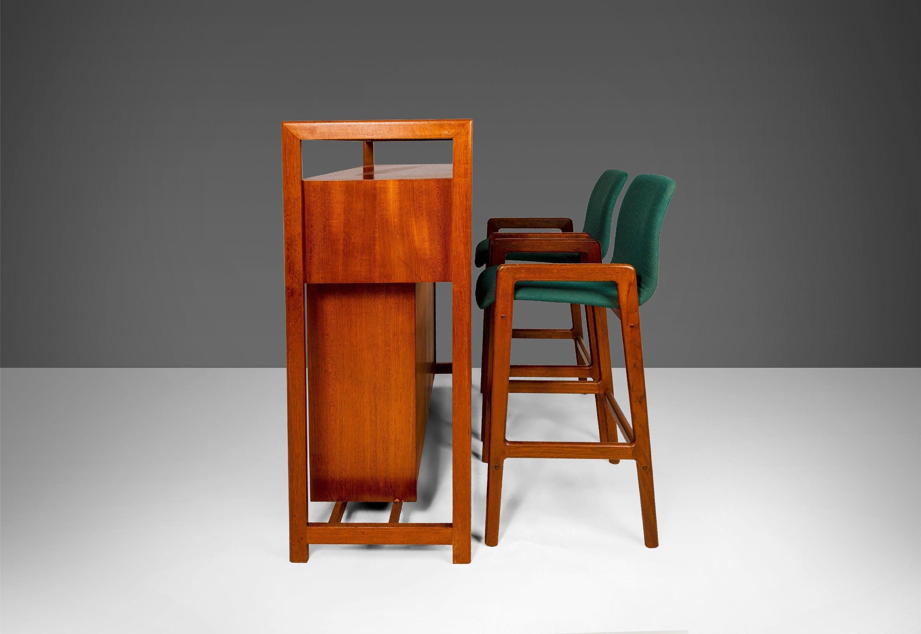 Danish Modern Bar by Knud Bent for Dyrlund in Teak, c. 1960s In Good Condition For Sale In Deland, FL