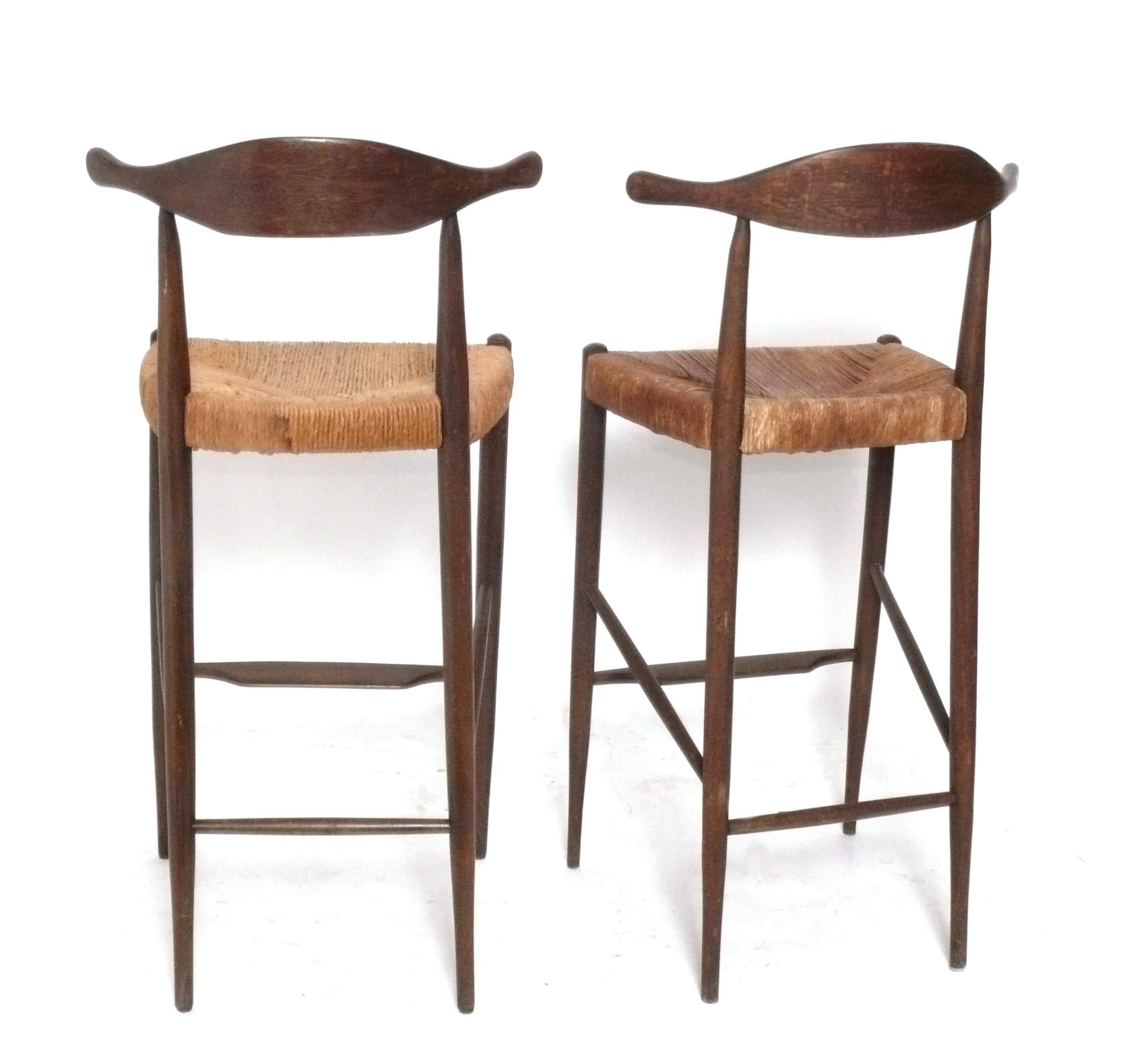 Danese Sgabelli da bar moderni danesi nello stile di Hans Wegner Coppia di sgabelli di metà secolo in vendita