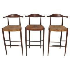 Sgabelli da bar moderni danesi nello stile di Hans Wegner Mid Century Set di tre sgabelli