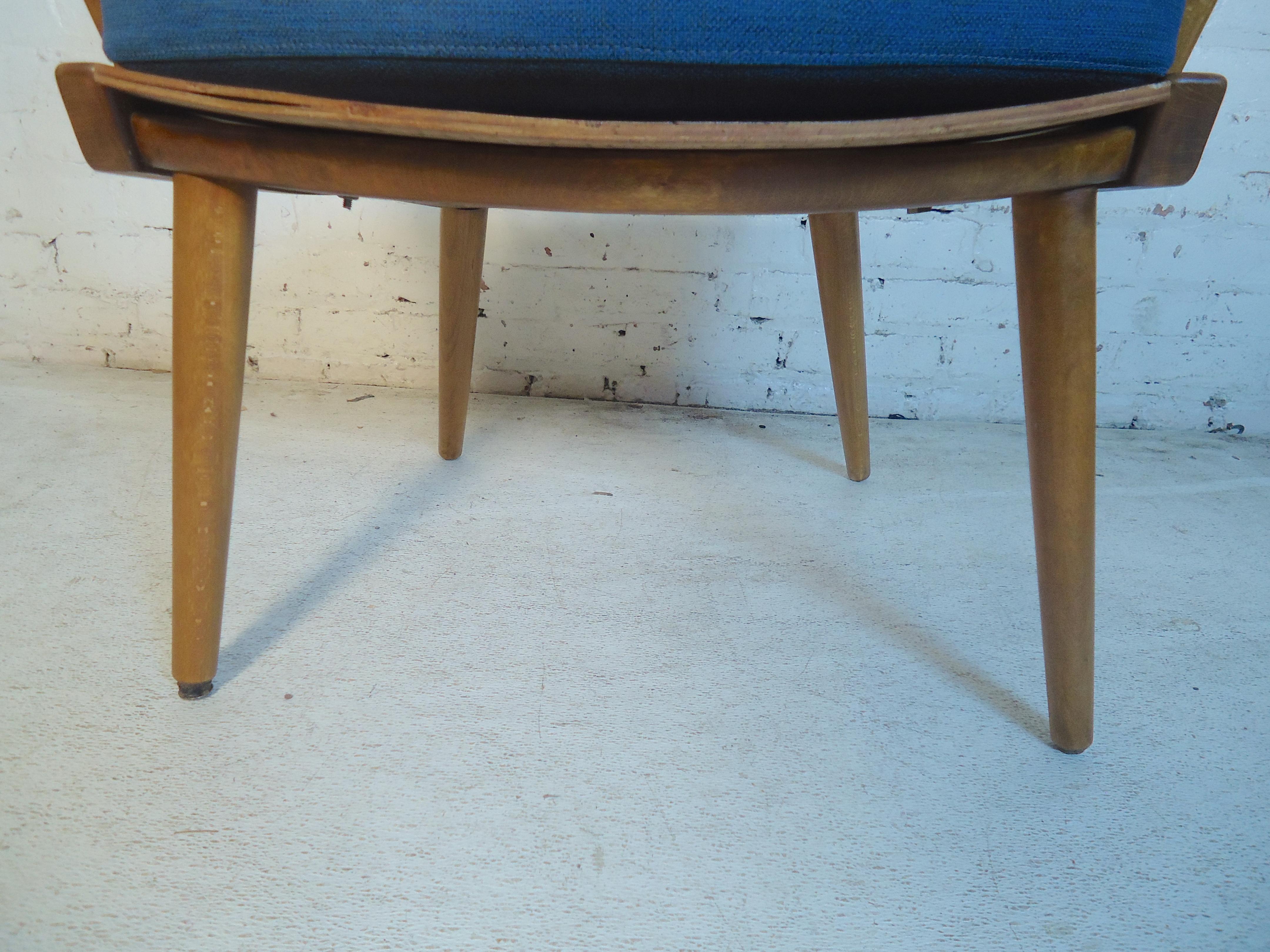 Danish Modern Barrel Back Chair in the Style of Hans Wegner In Good Condition In Brooklyn, NY