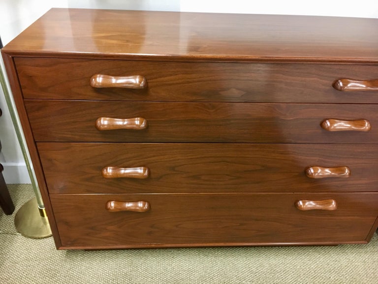 iDanish Modern Bedroomi Dresser Chest of Drawers For Sale at iDanish Modern Bedroomi Dresser Chest of Drawers For Sale at