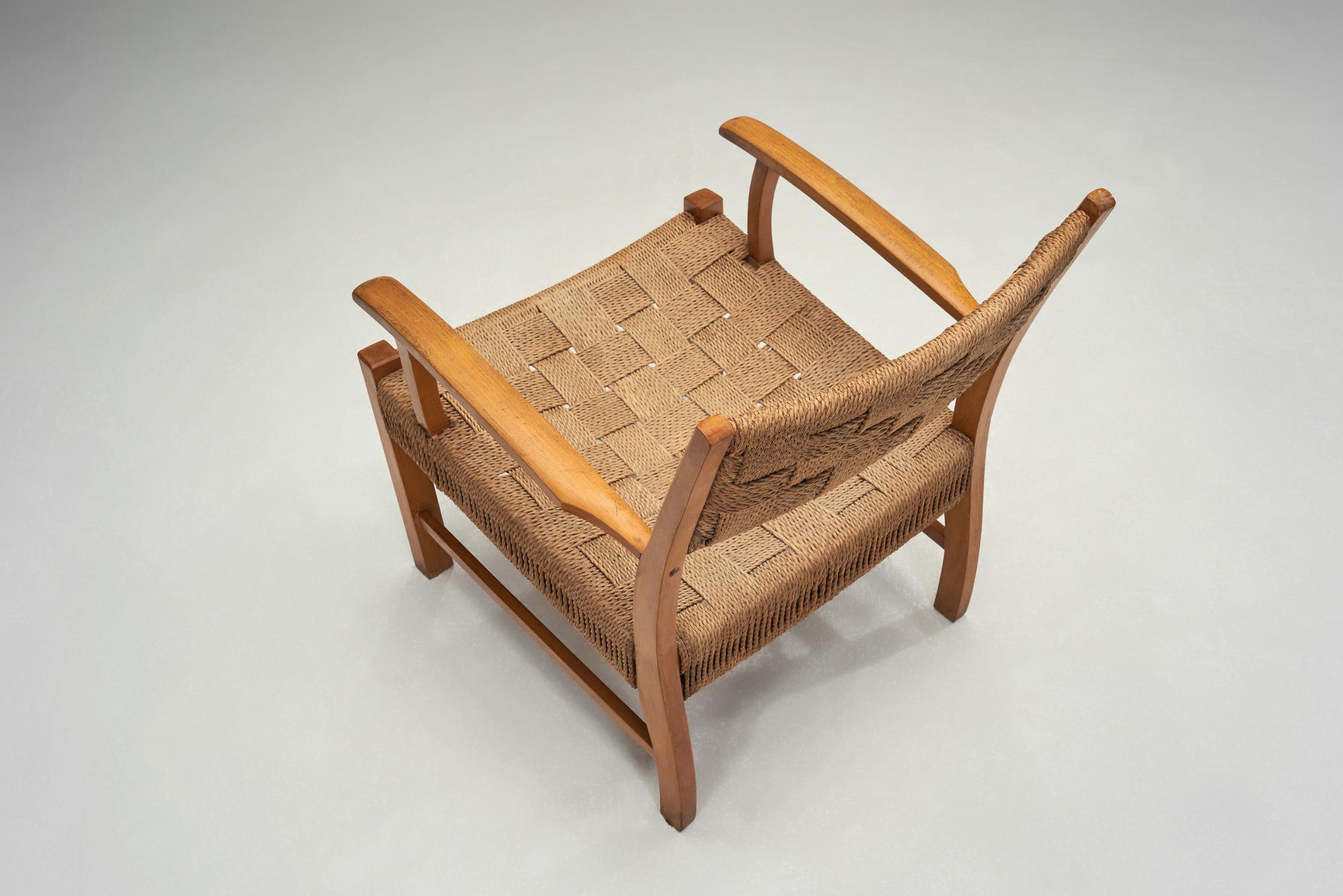 Metà XX secolo Poltrona moderna danese in beeche con seduta intrecciata, Danimarca, 1950 ca. in vendita