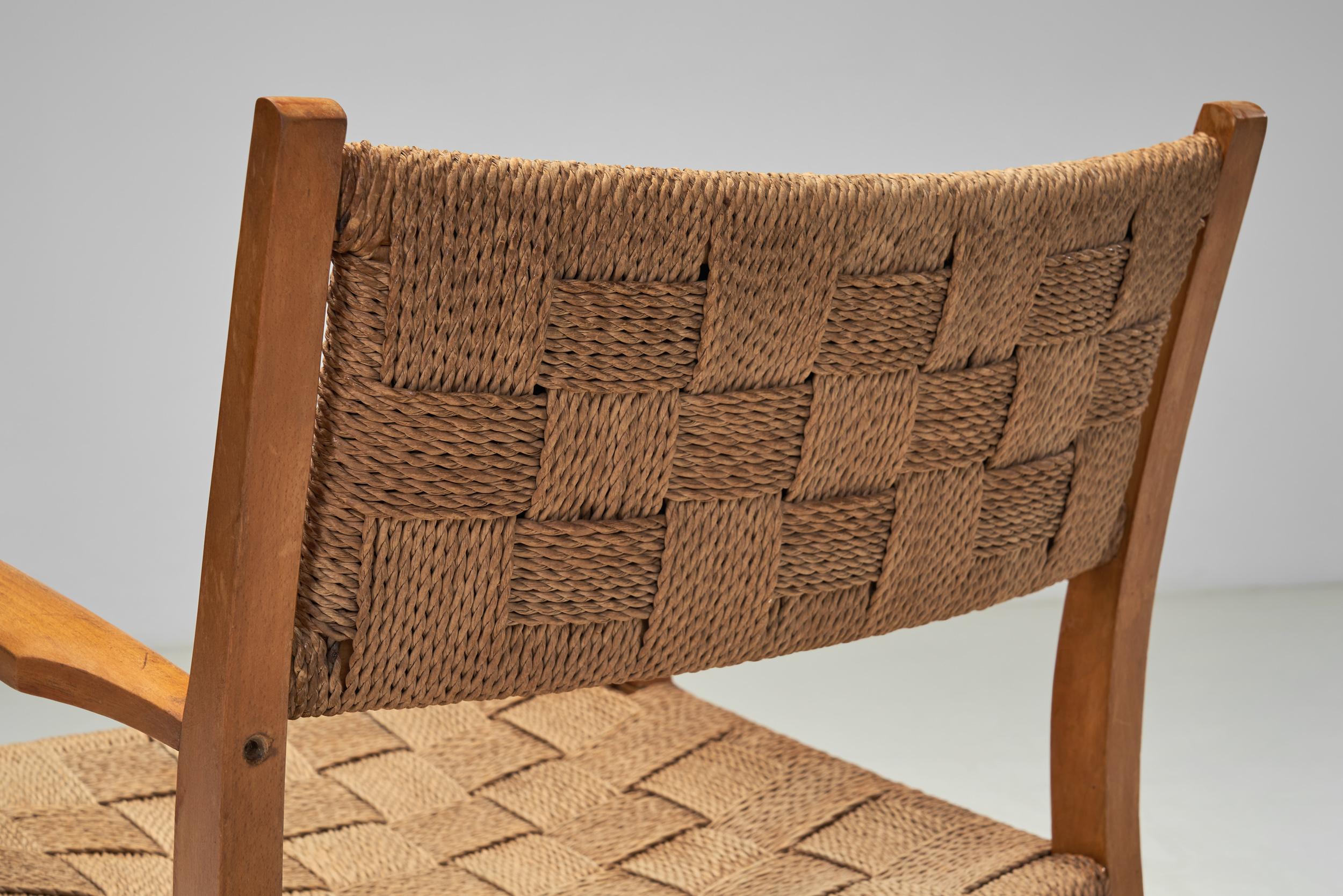 Corda di carta Poltrona moderna danese in beeche con seduta intrecciata, Danimarca, 1950 ca. in vendita