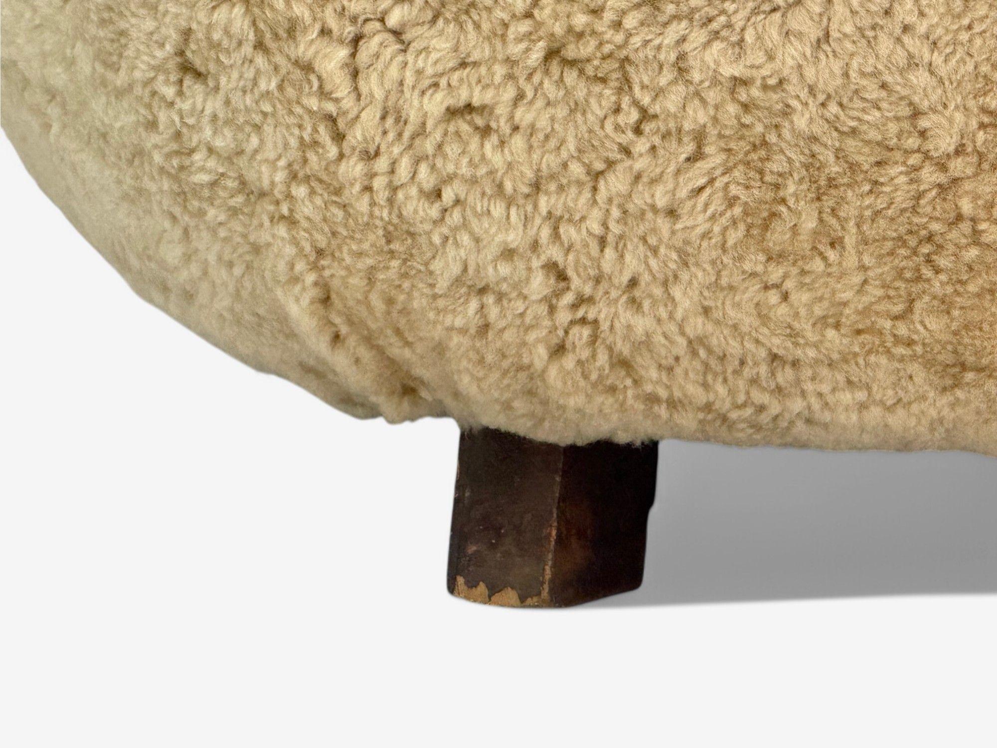 Dänische Moderne, Buche, Honey Schafsfell, Banana Style Tub Chair, Dänemark, 1930er Jahre im Angebot 4